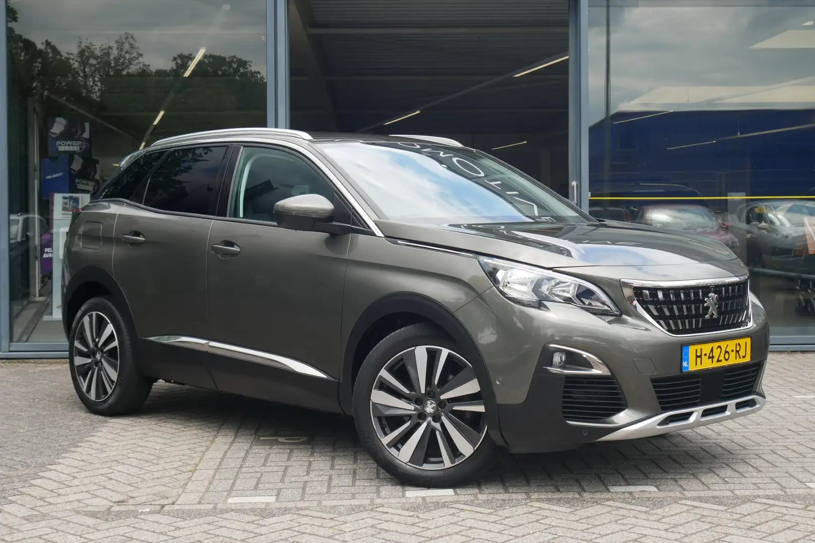 Peugeot 3008 1.2 Allure 130PK Automaat | Navigatie | Camera V+A Gris - 2