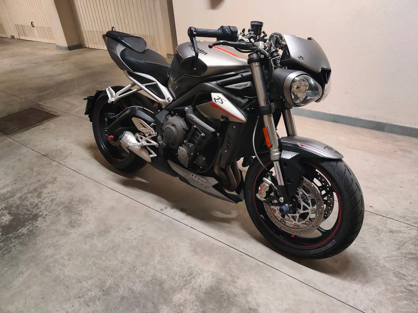 Triumph Street Triple 765 Rs Gris - 1