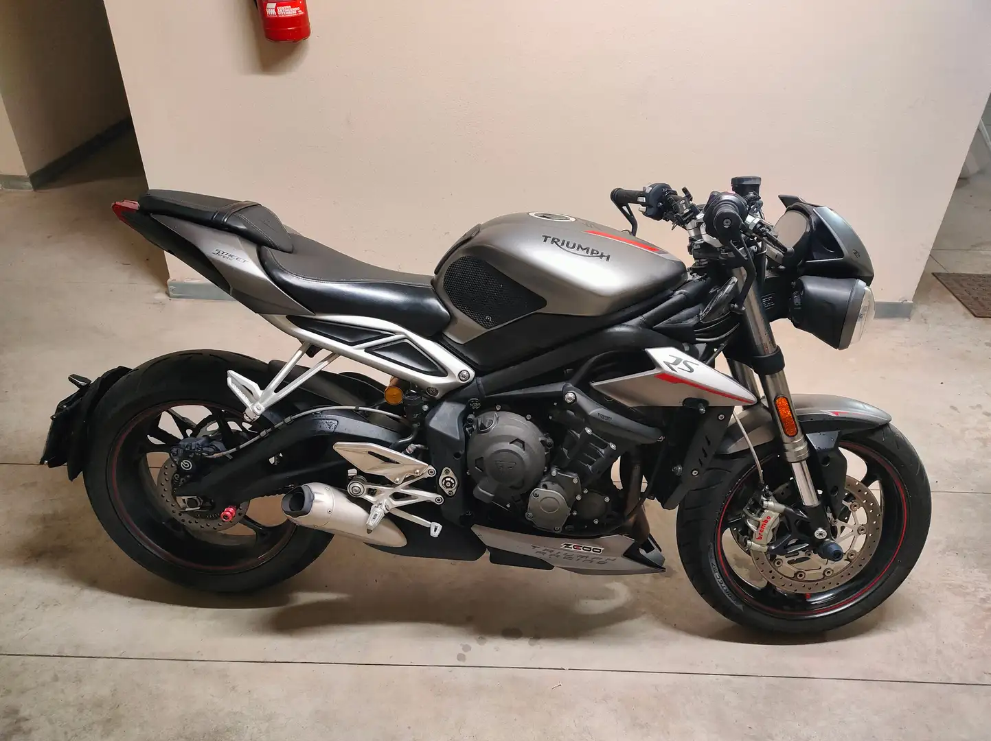 Triumph Street Triple 765 Rs Gris - 2