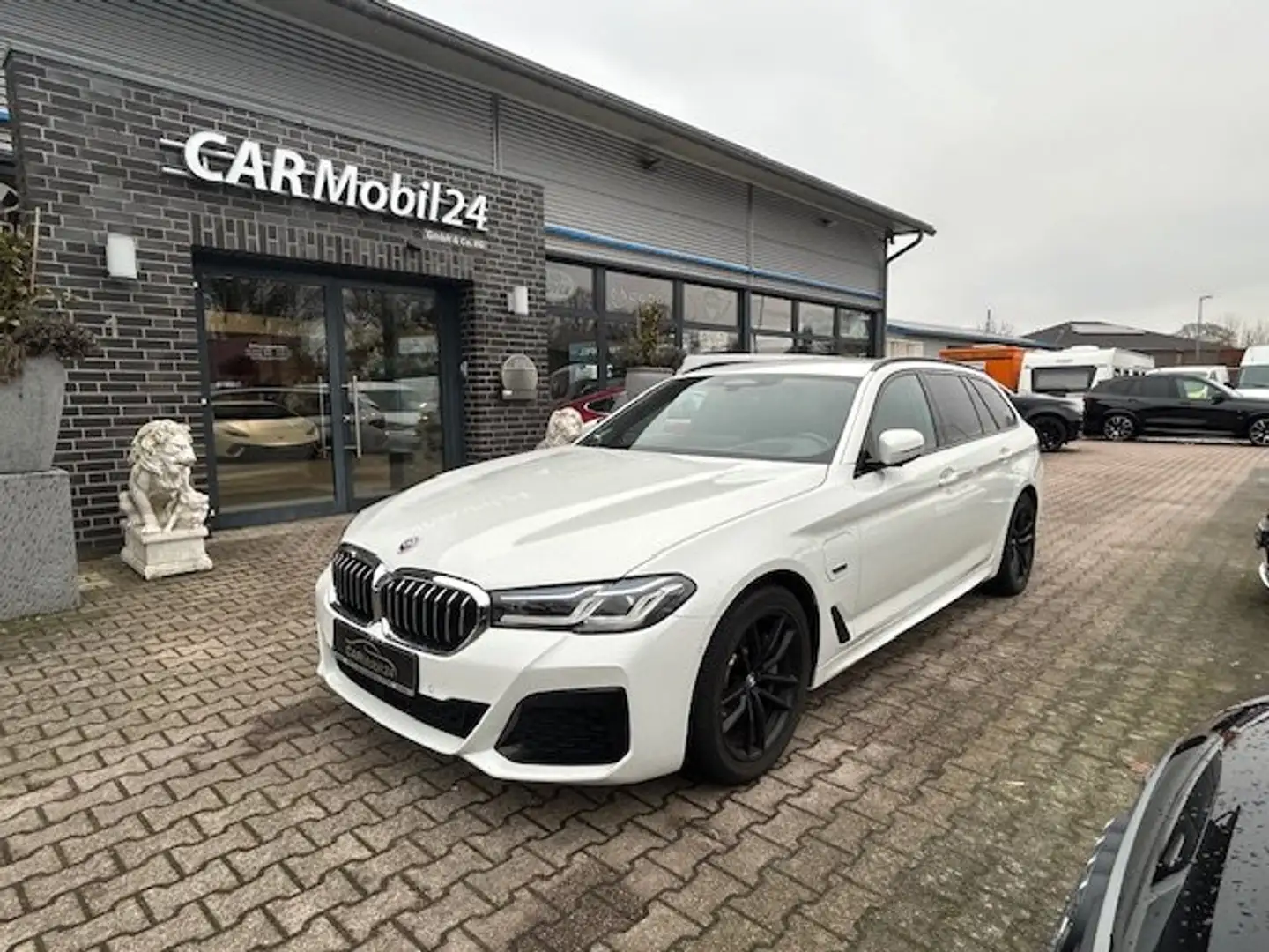 BMW 530 530 e M Sport Touring*HUD*RFK*AHK*LEDER*LASER Weiß - 1