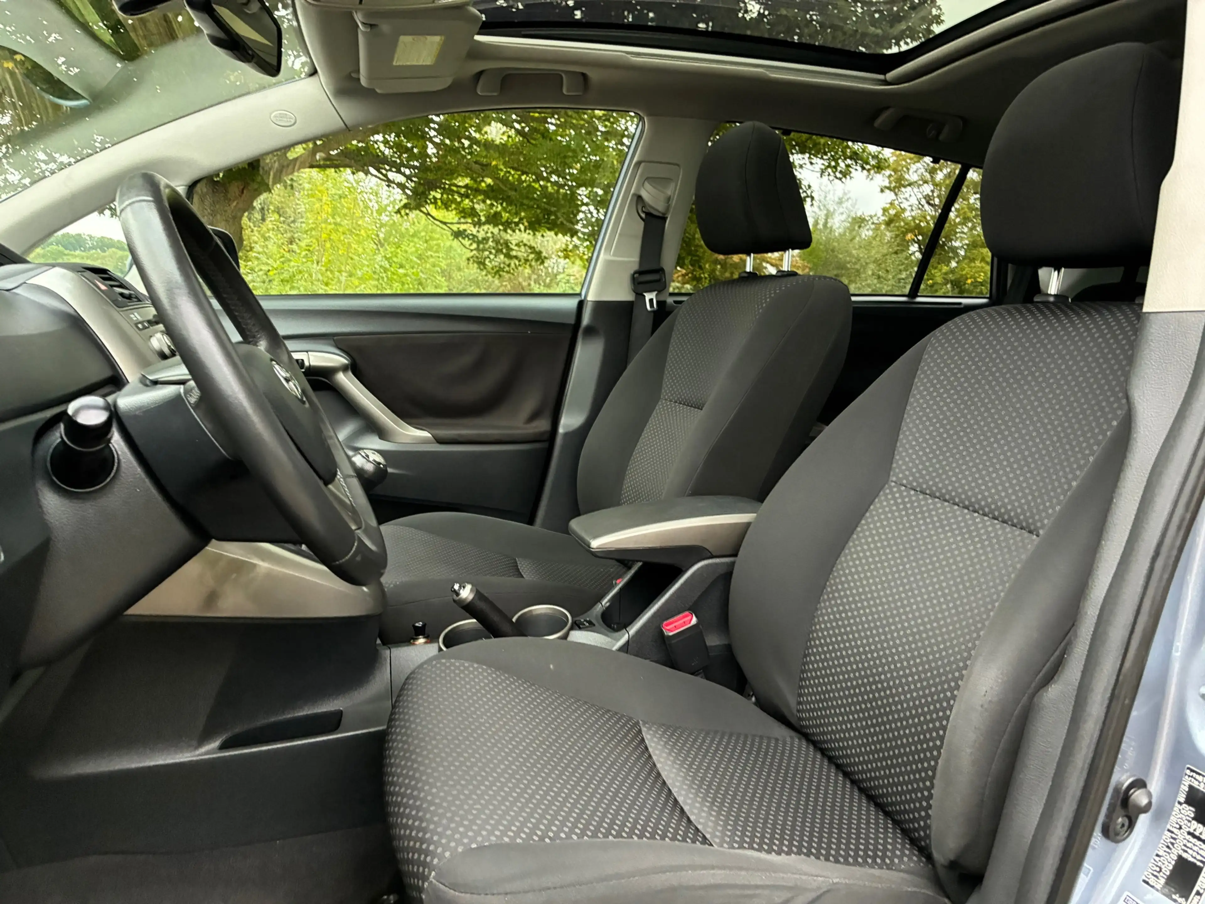 Toyota Verso 1.8 VVT-i Business 7p. | Panodak + Clima + Cruise — photo 12