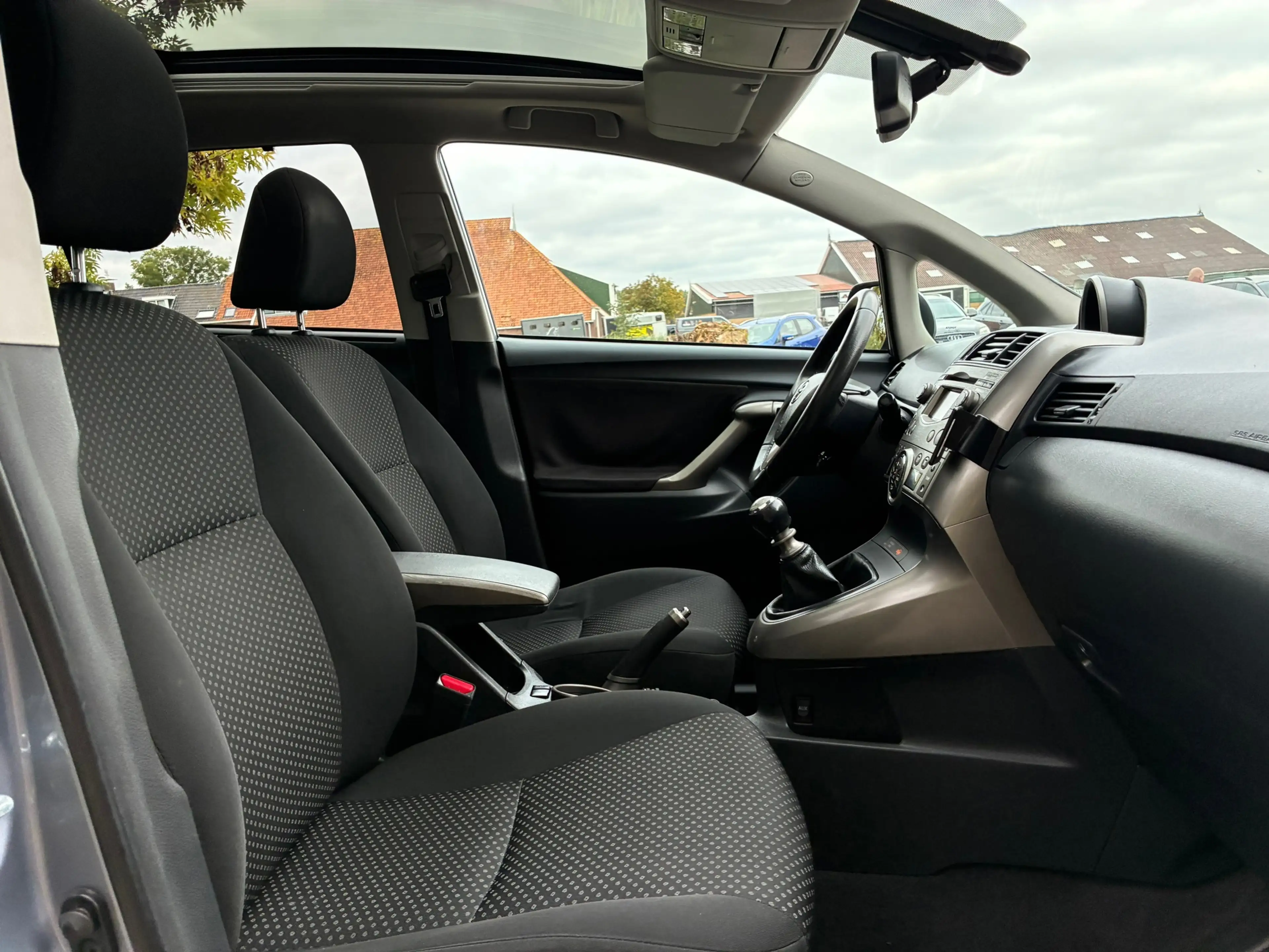 Toyota Verso 1.8 VVT-i Business 7p. | Panodak + Clima + Cruise — photo 8