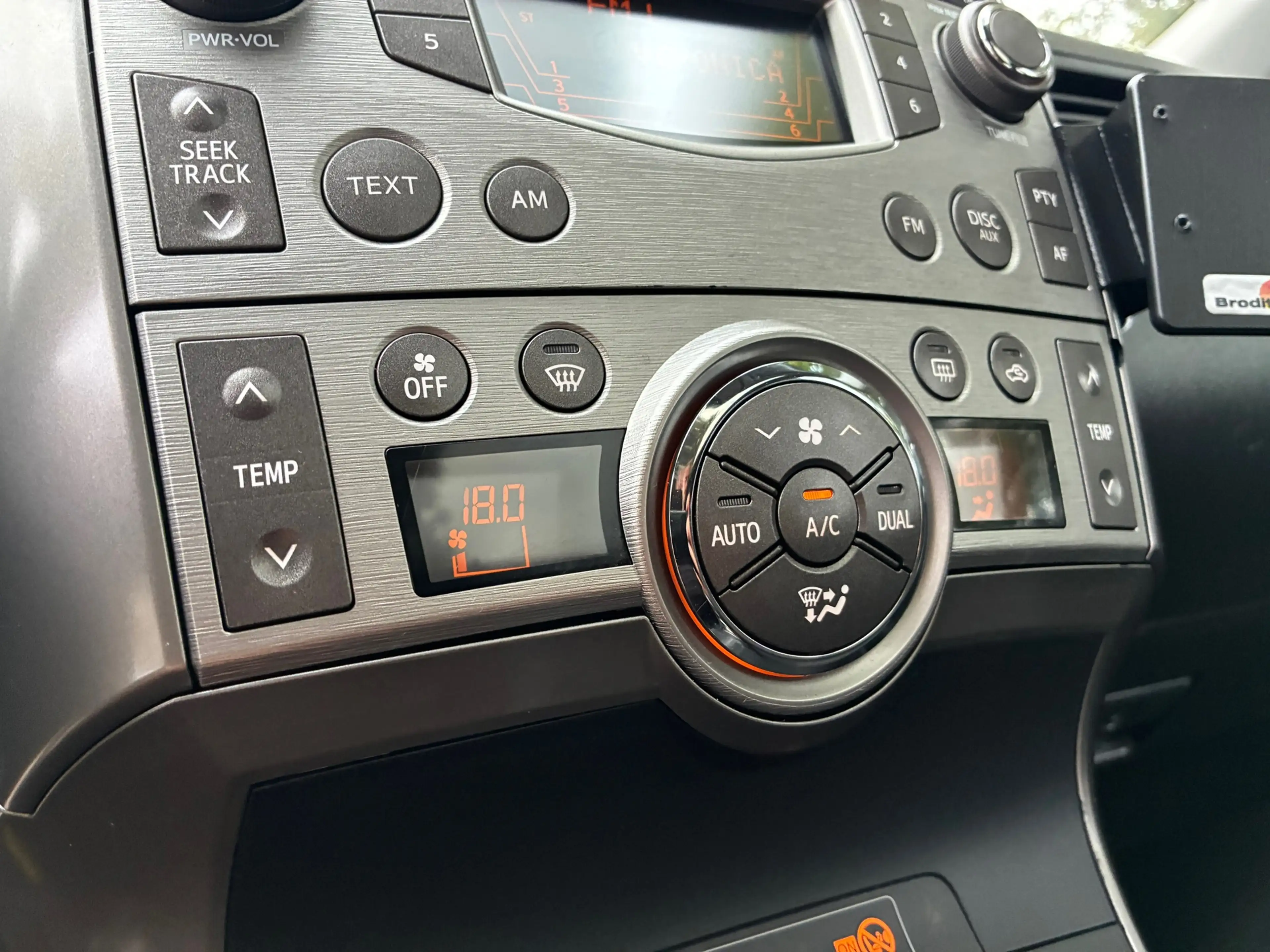 Toyota Verso 1.8 VVT-i Business 7p. | Panodak + Clima + Cruise — photo 18