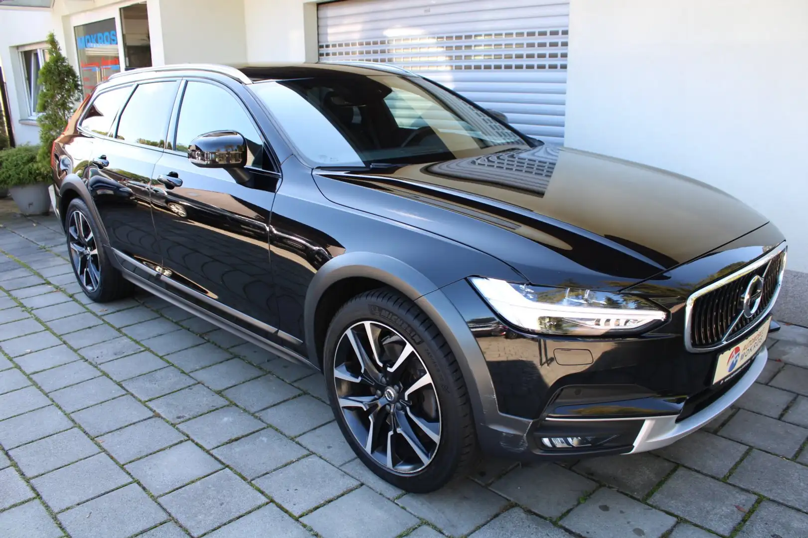 Volvo V90 Cross Country Cross Country D5 AWD Geartronic Pro LED Leder Pano Nero - 1