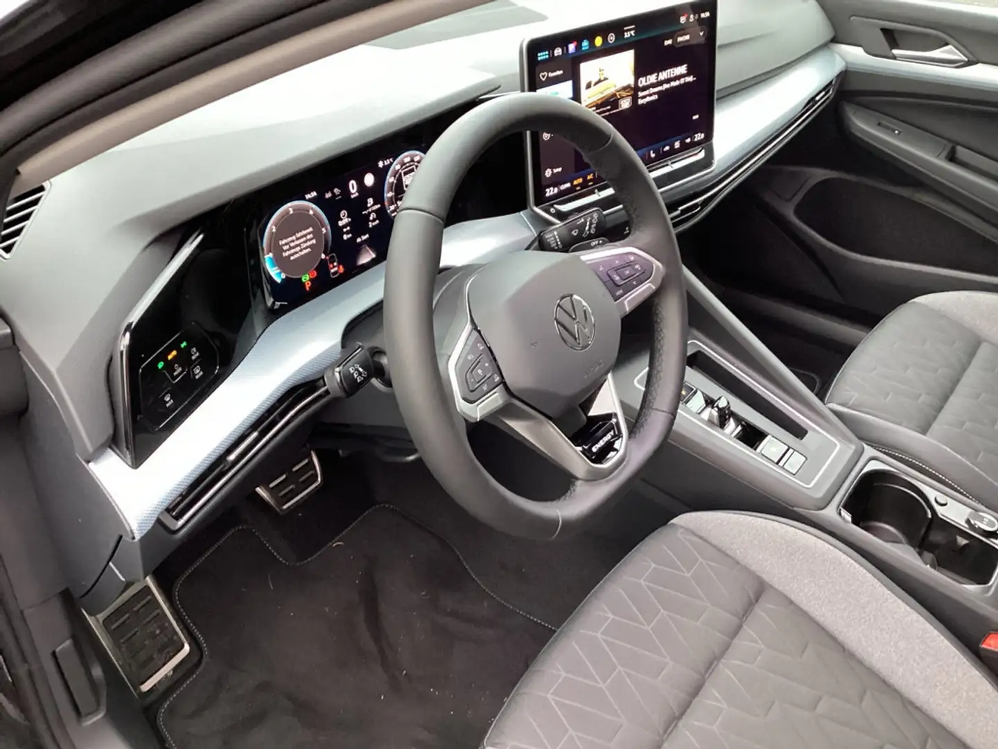 Volkswagen Golf VIII 2.0 TDI Energy Schwarz - 2