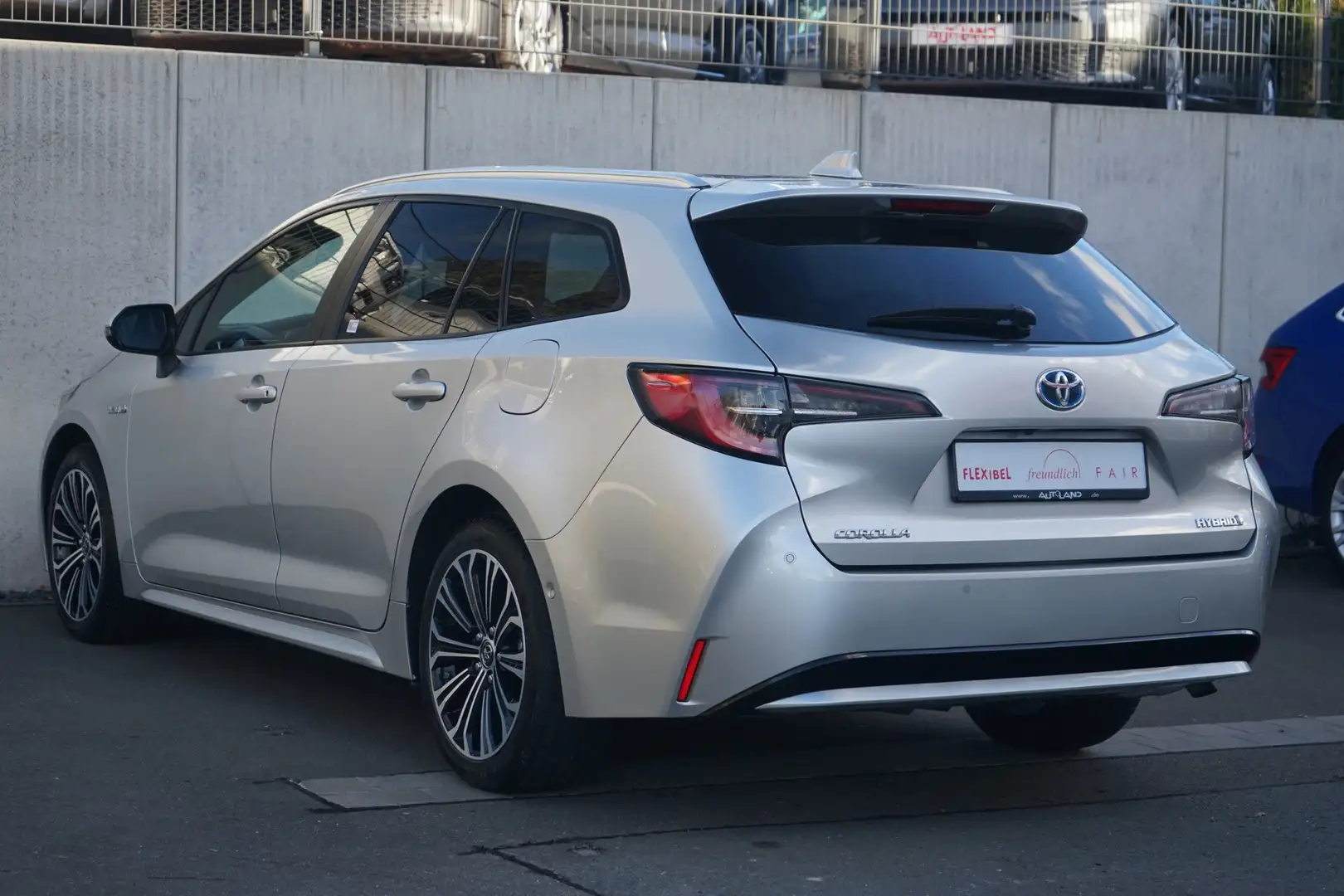 Toyota Corolla 1.8 Hybrid LED Navi Kamera Sitzheizung Gris - 2