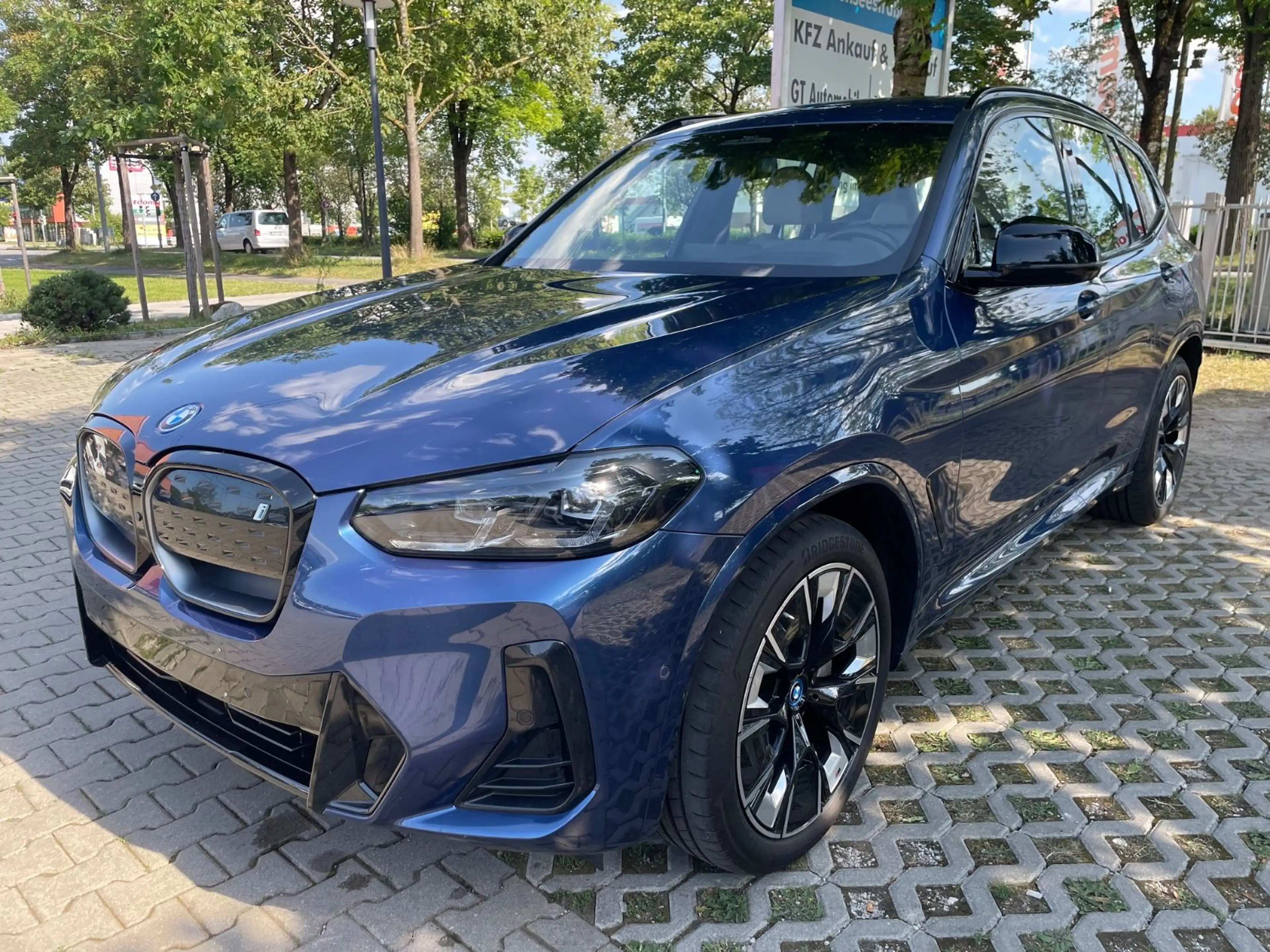 BMW iX3 Impressive*Panora*Head Up*360°Kamera*