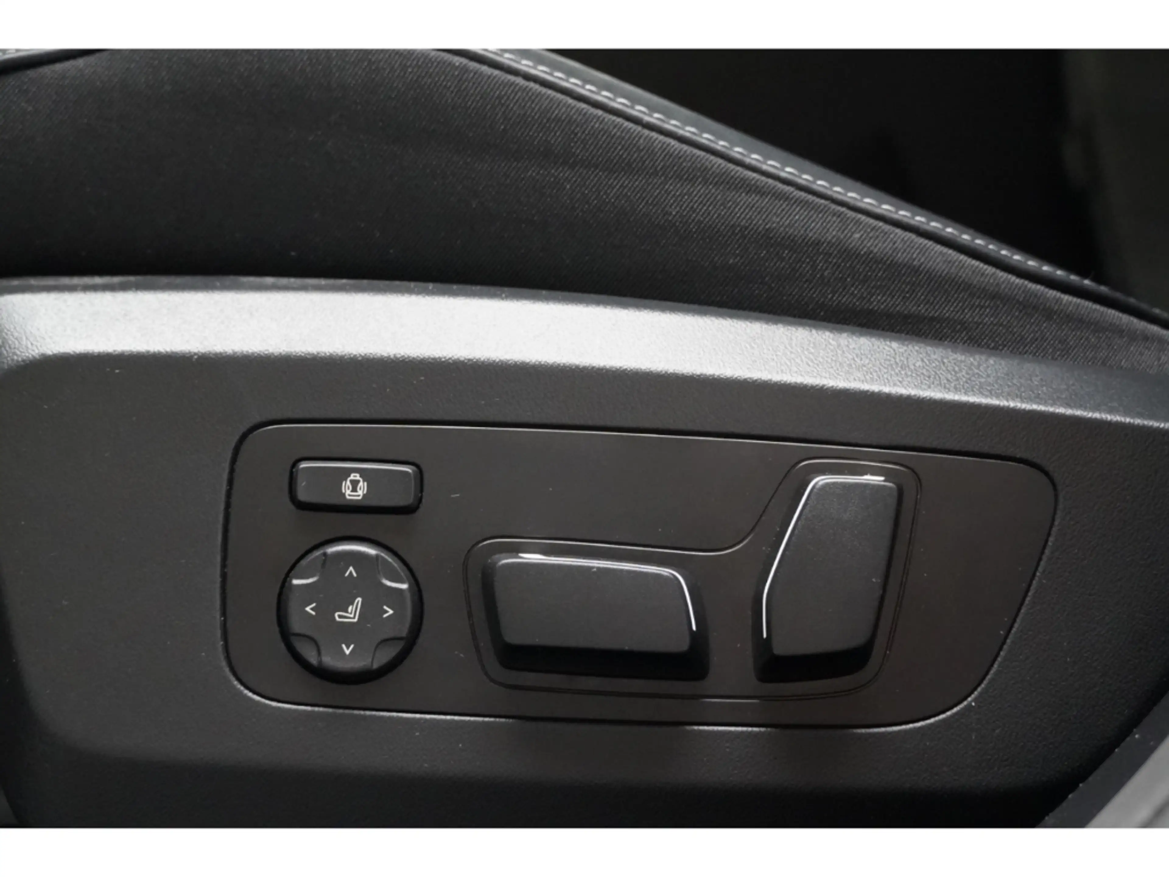 BMW X3 20d M SportPro Inno Comfort AHK HUD H&K Park+ — photo 14