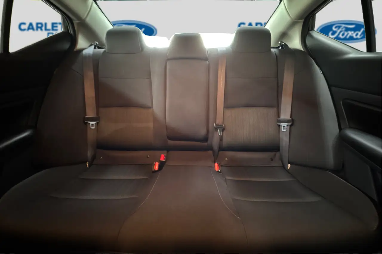 Nissan Altima снимка Nissan Altima
