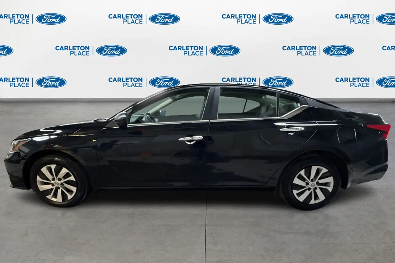 Nissan Altima снимка Nissan Altima