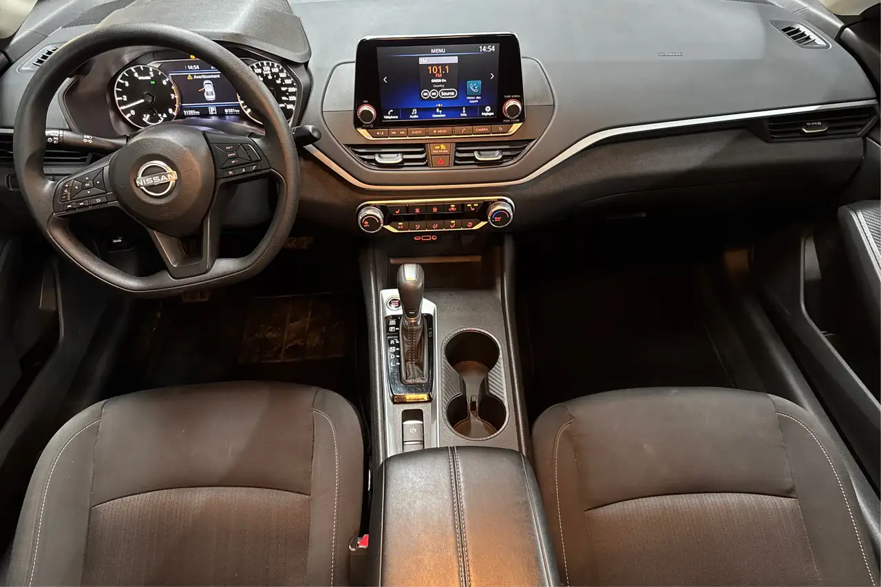 Nissan Altima снимка Nissan Altima
