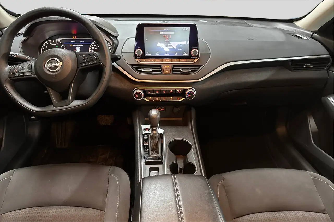 Nissan Altima снимка Nissan Altima