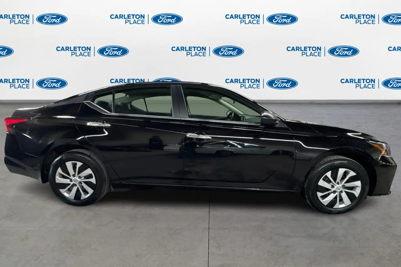 Nissan Altima снимка Nissan Altima