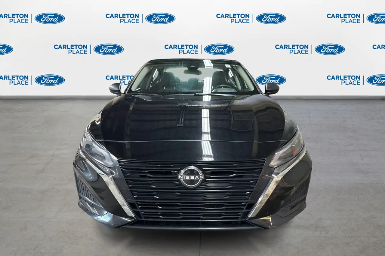 Nissan Altima снимка Nissan Altima