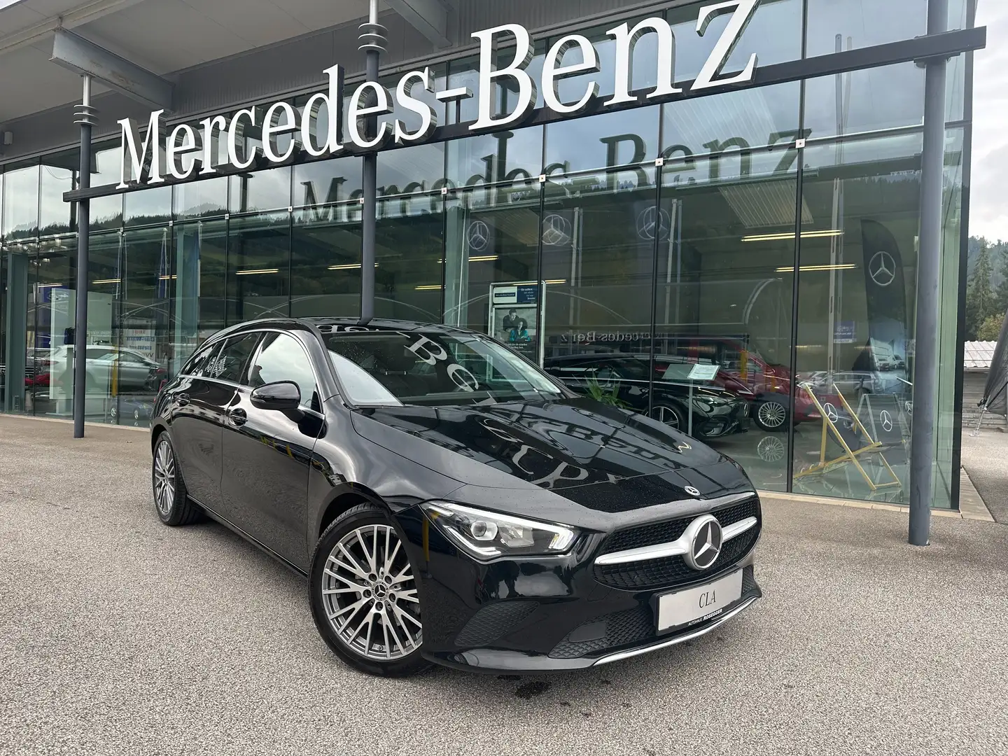 Mercedes-Benz CLA 180 d Shooting Brake Aut. *Panorama-Schiebedach* Schwarz - 1