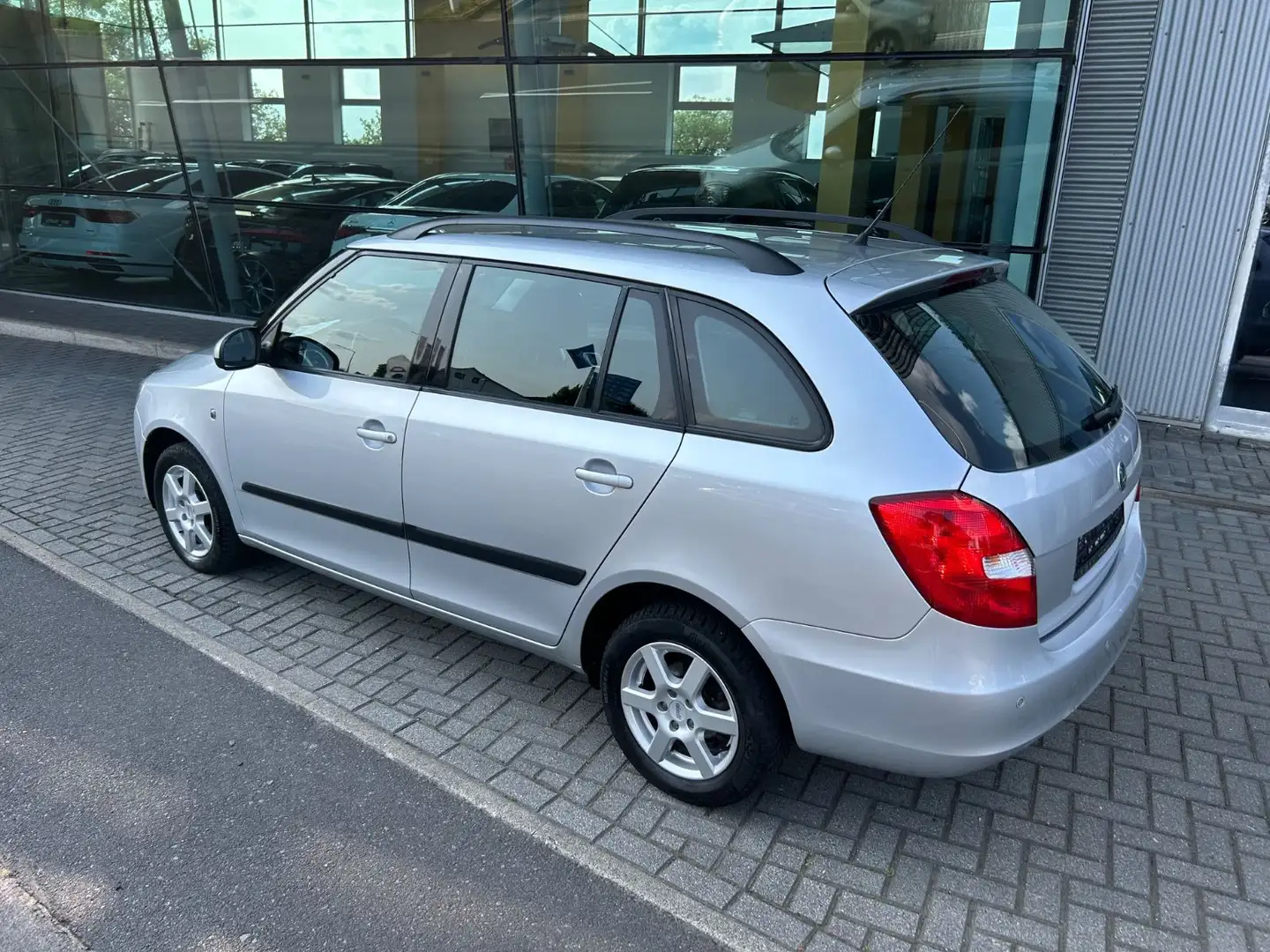 Skoda Fabia Combi Elegance Klima PDC 1.Hand Silber - 2