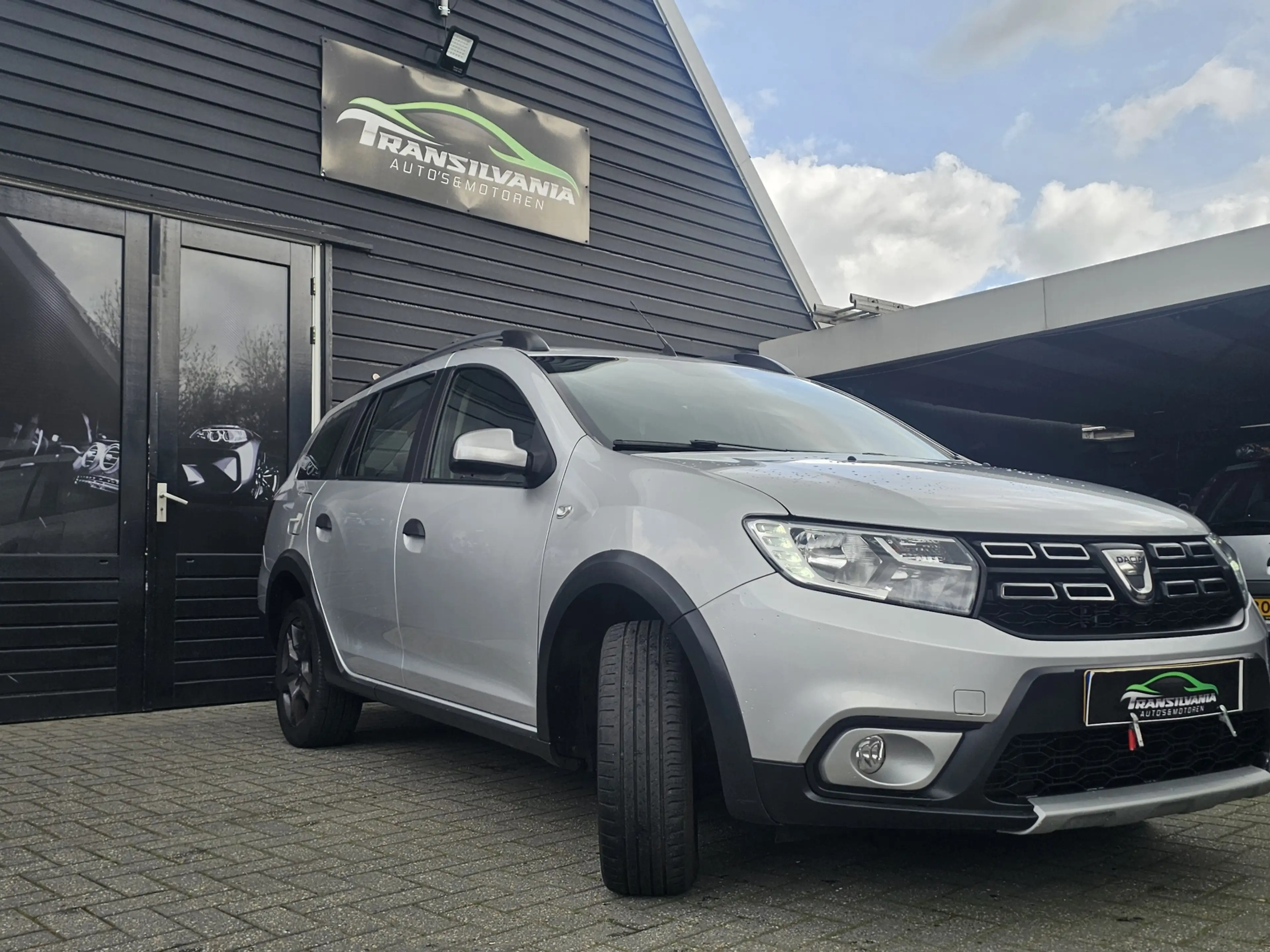 Dacia Logan MCV 1.5 dCi Stepway — photo 3