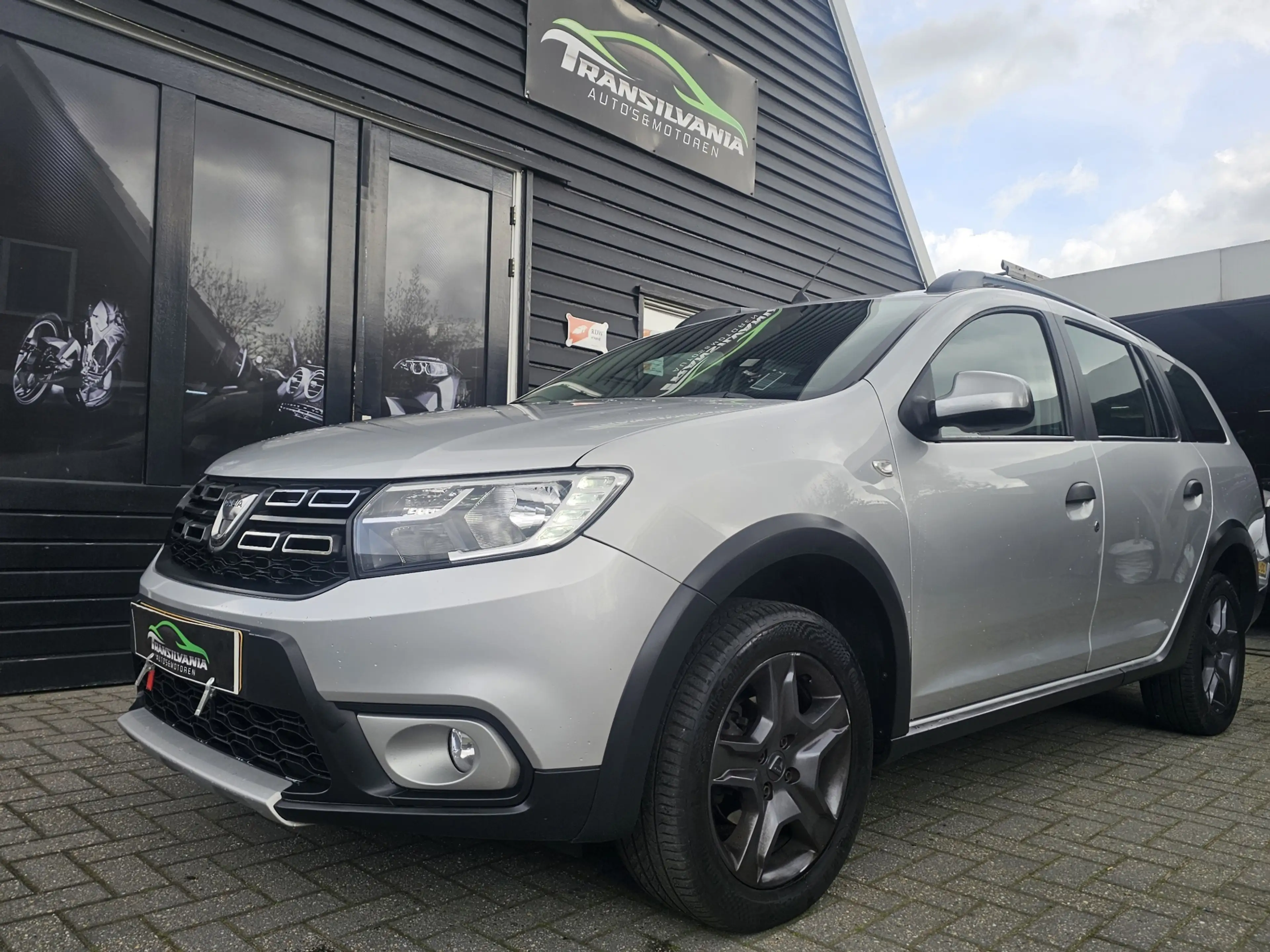 Dacia Logan MCV 1.5 dCi Stepway — photo 6
