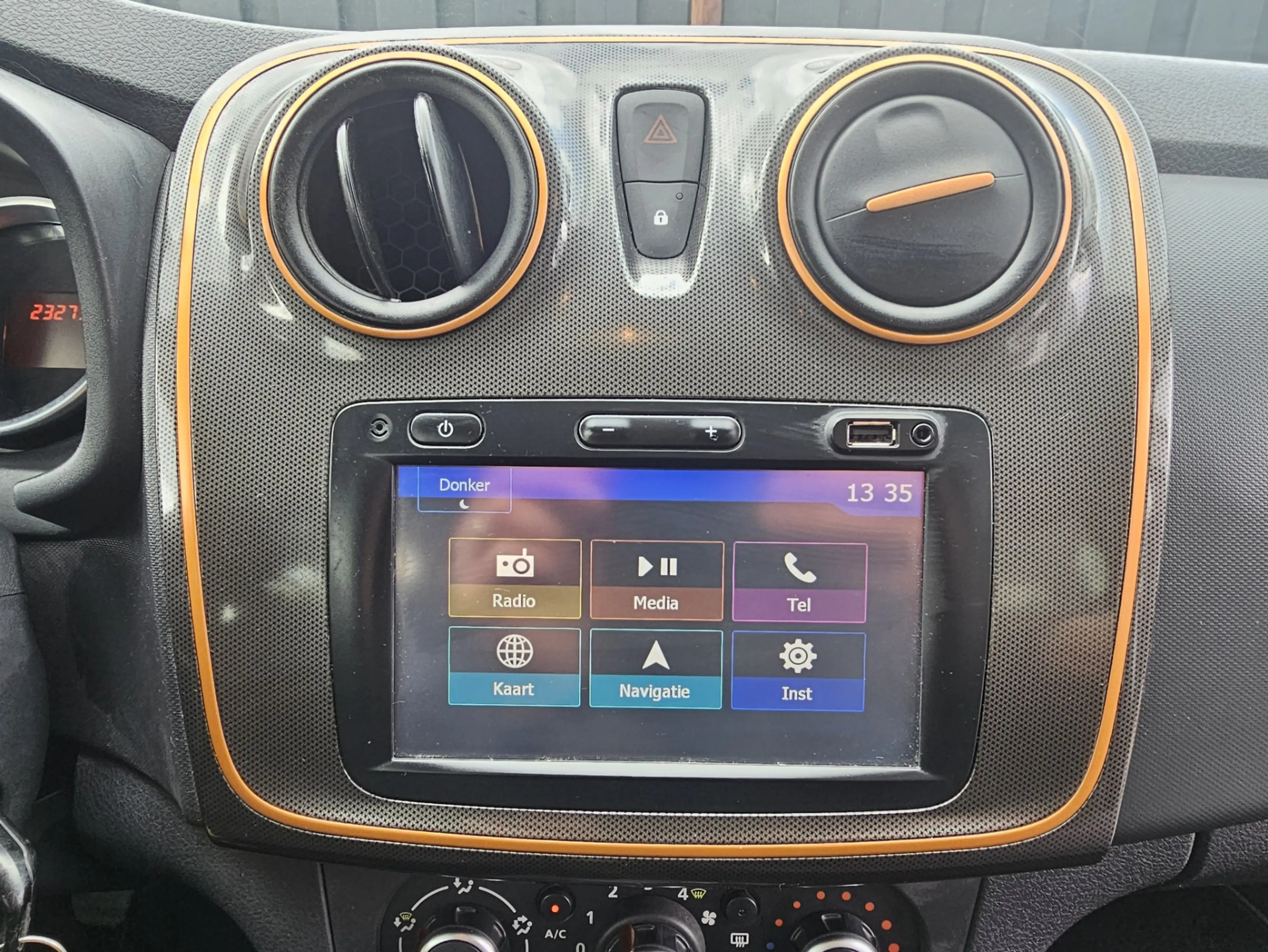 Dacia Logan MCV 1.5 dCi Stepway — photo 20
