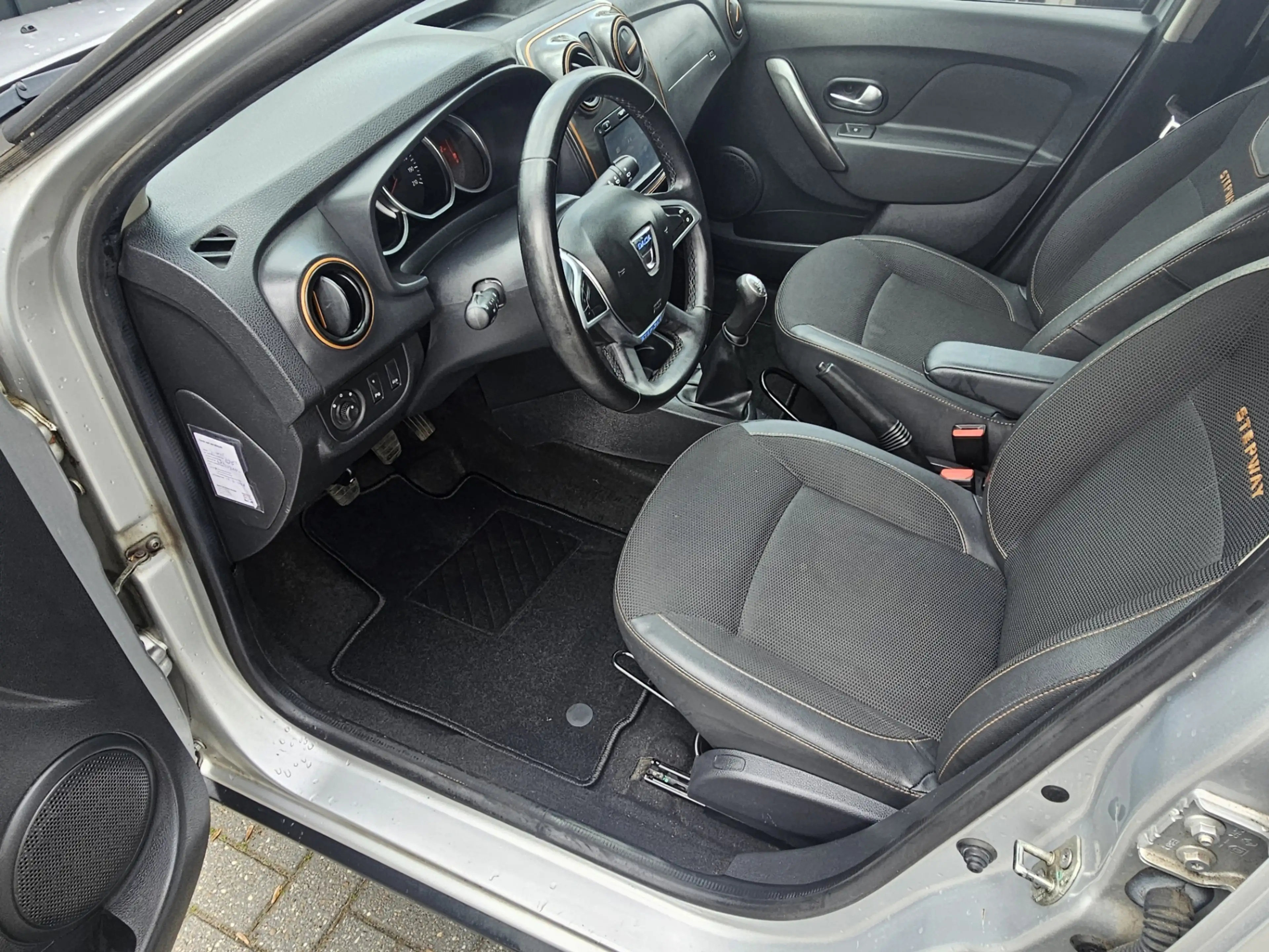 Dacia Logan MCV 1.5 dCi Stepway — photo 18