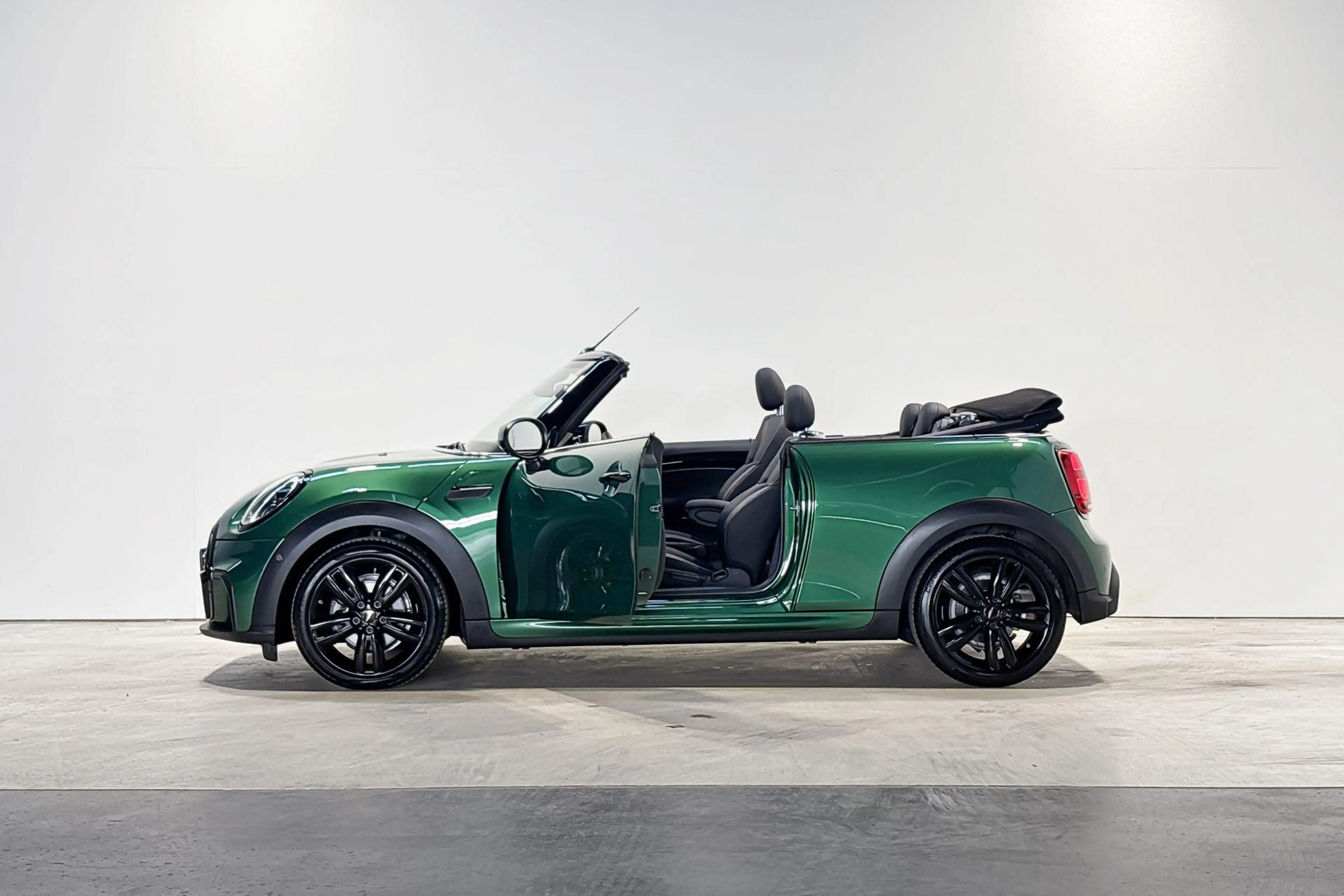 MINI Cooper Cabrio 1.5 Seaside Edition — photo 3