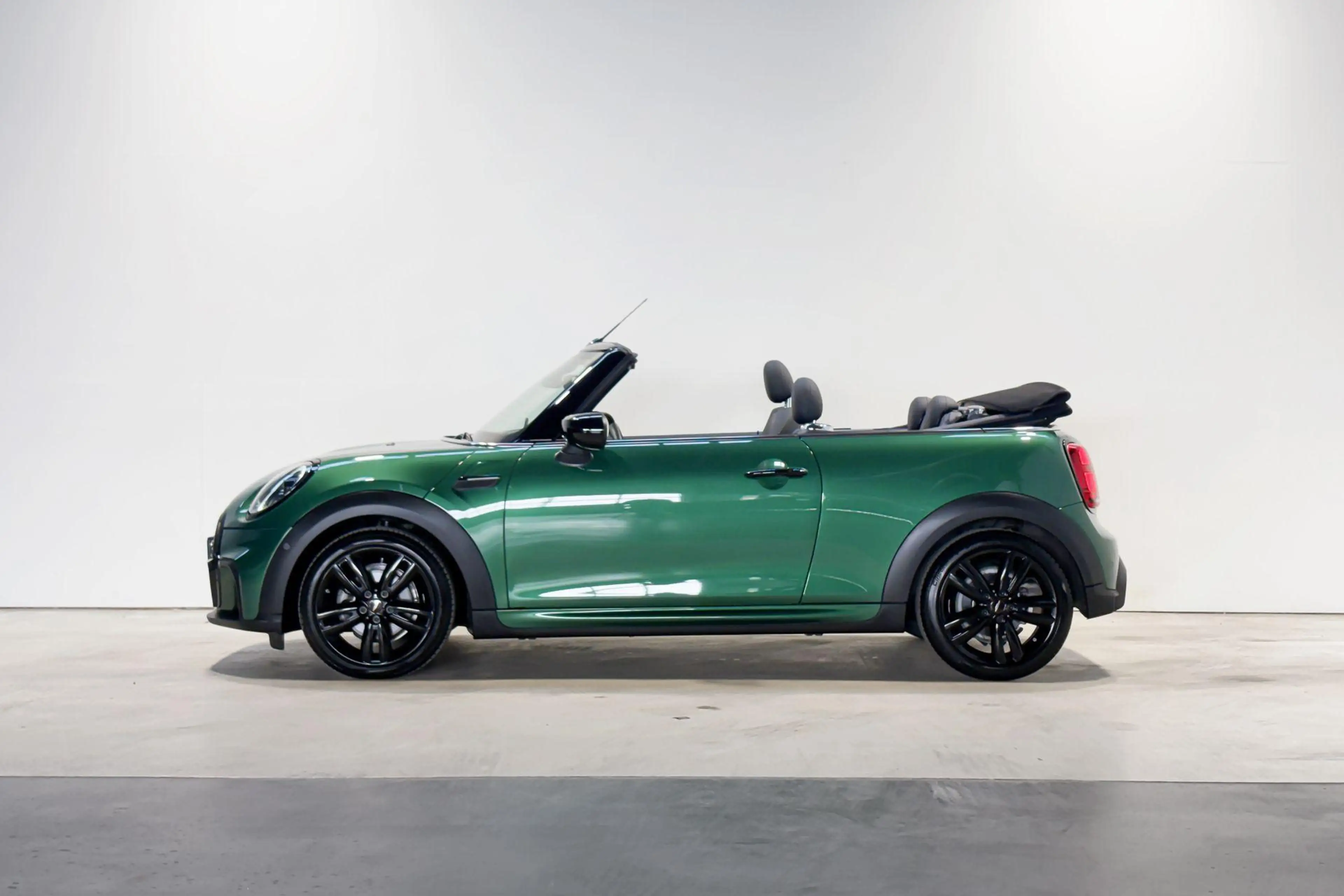 MINI Cooper Cabrio 1.5 Seaside Edition — photo 2