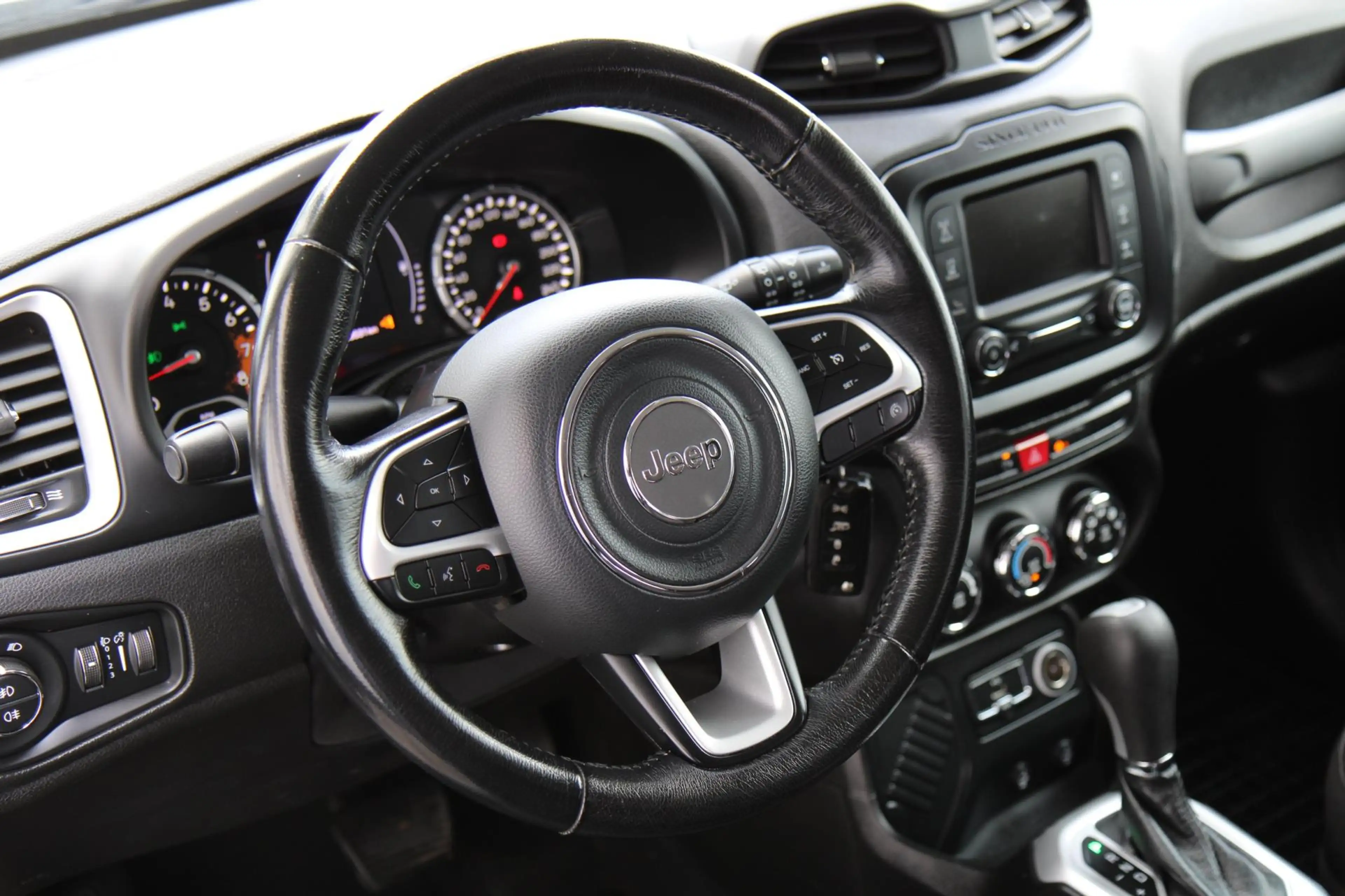 Jeep Renegade 1.4 MultiAir Automaat 140PK trekhaak luxe !! — photo 13
