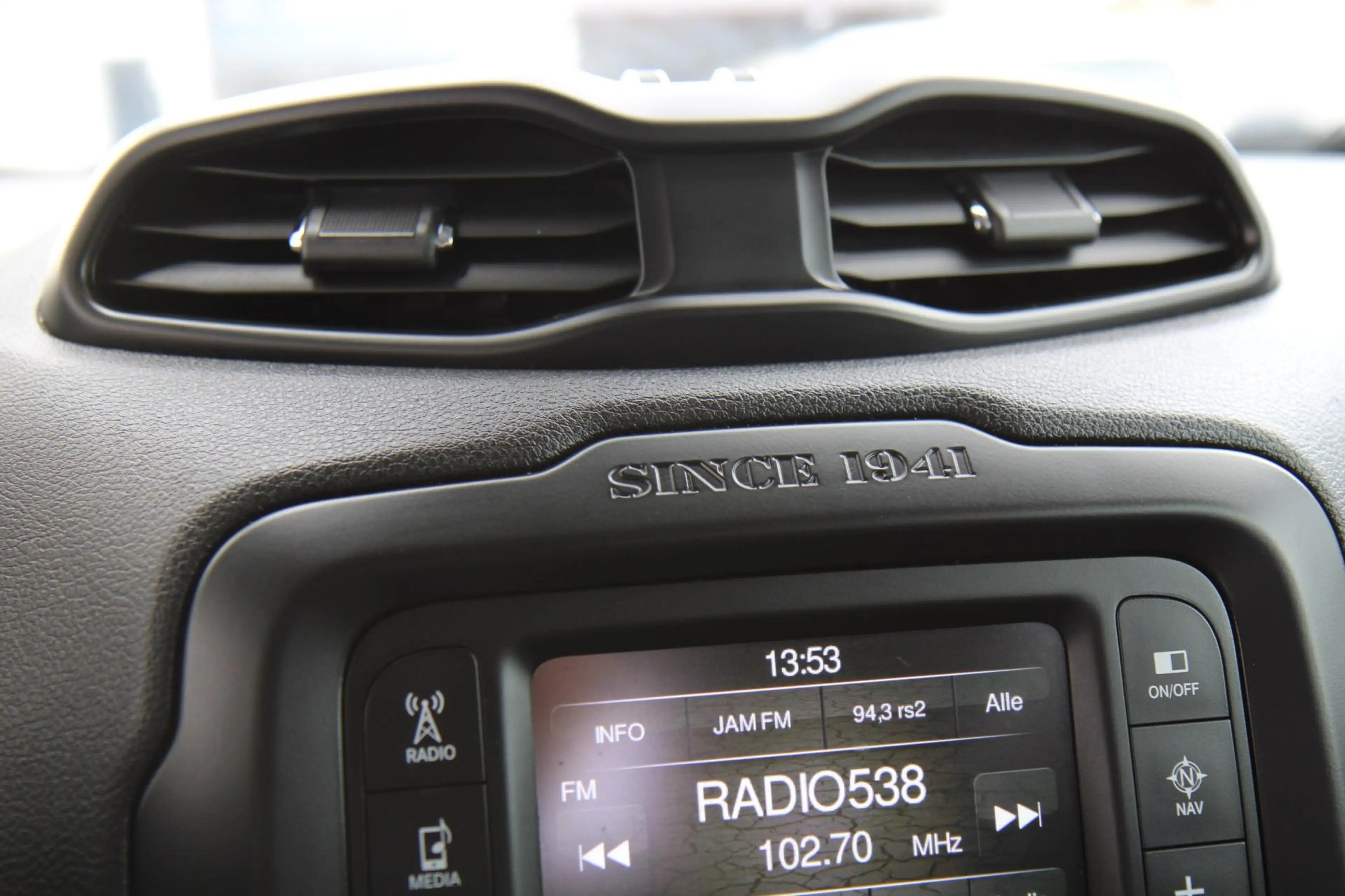 Jeep Renegade 1.4 MultiAir Automaat 140PK trekhaak luxe !! — photo 18