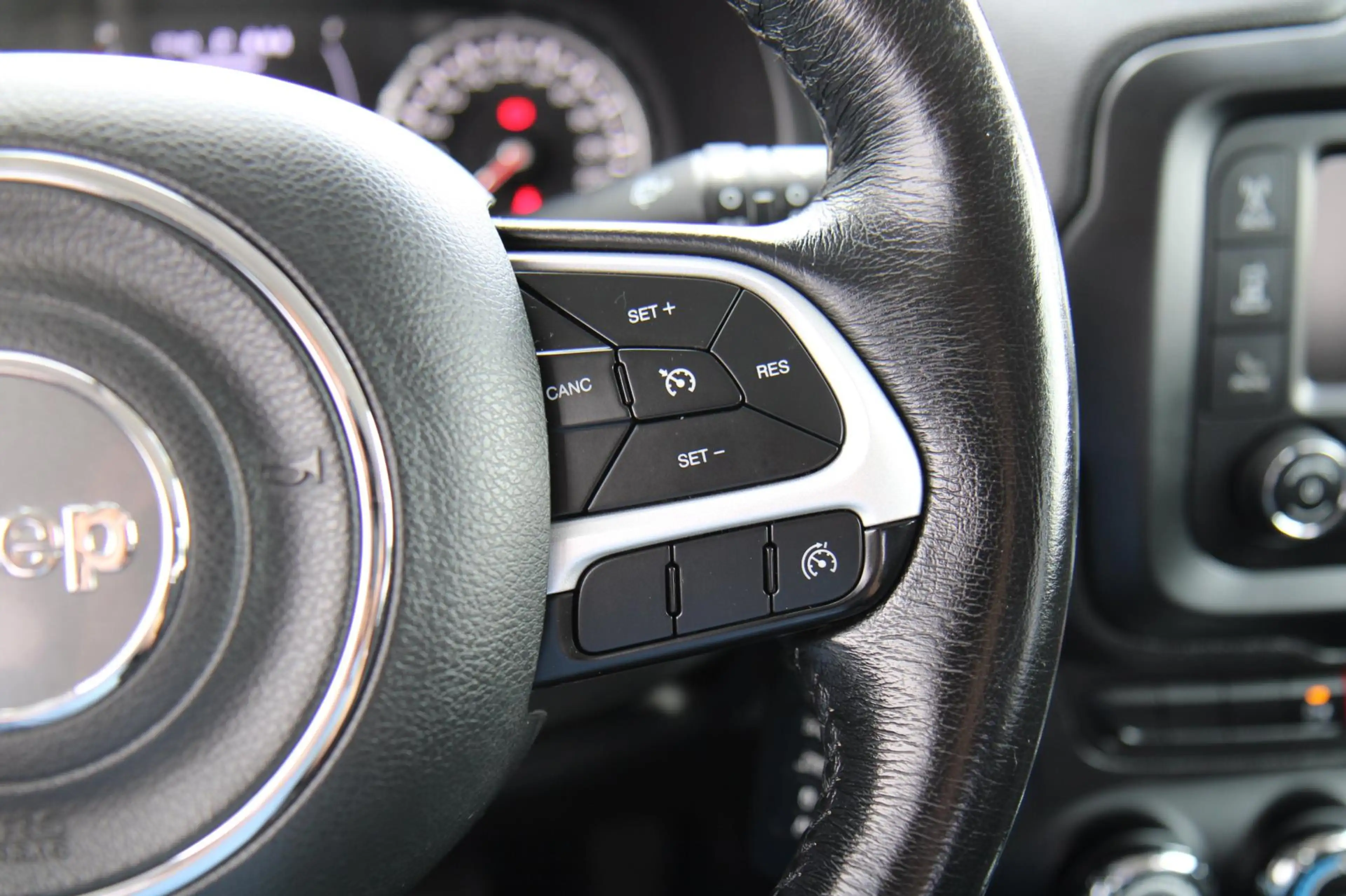 Jeep Renegade 1.4 MultiAir Automaat 140PK trekhaak luxe !! — photo 15
