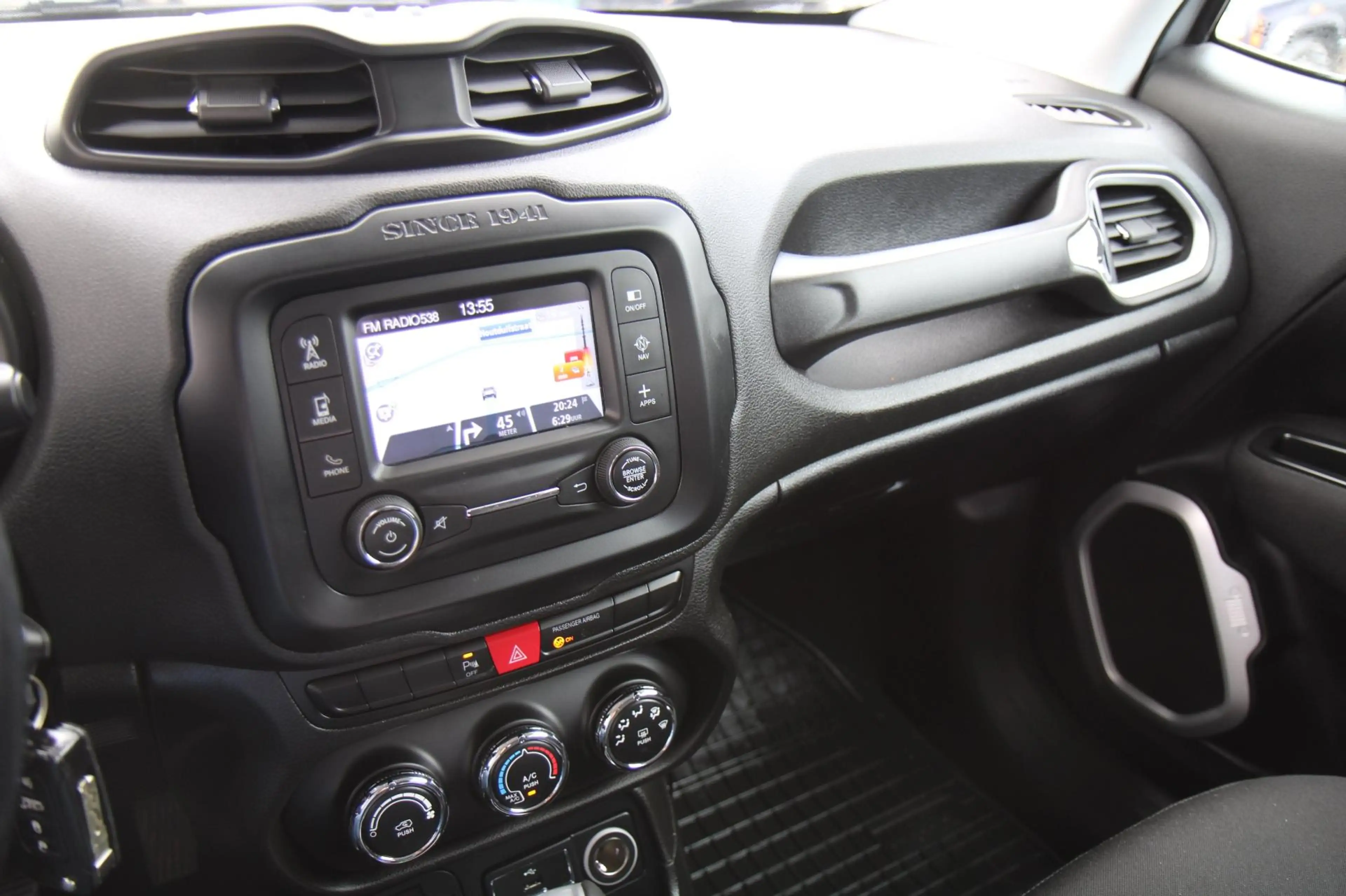 Jeep Renegade 1.4 MultiAir Automaat 140PK trekhaak luxe !! — photo 32