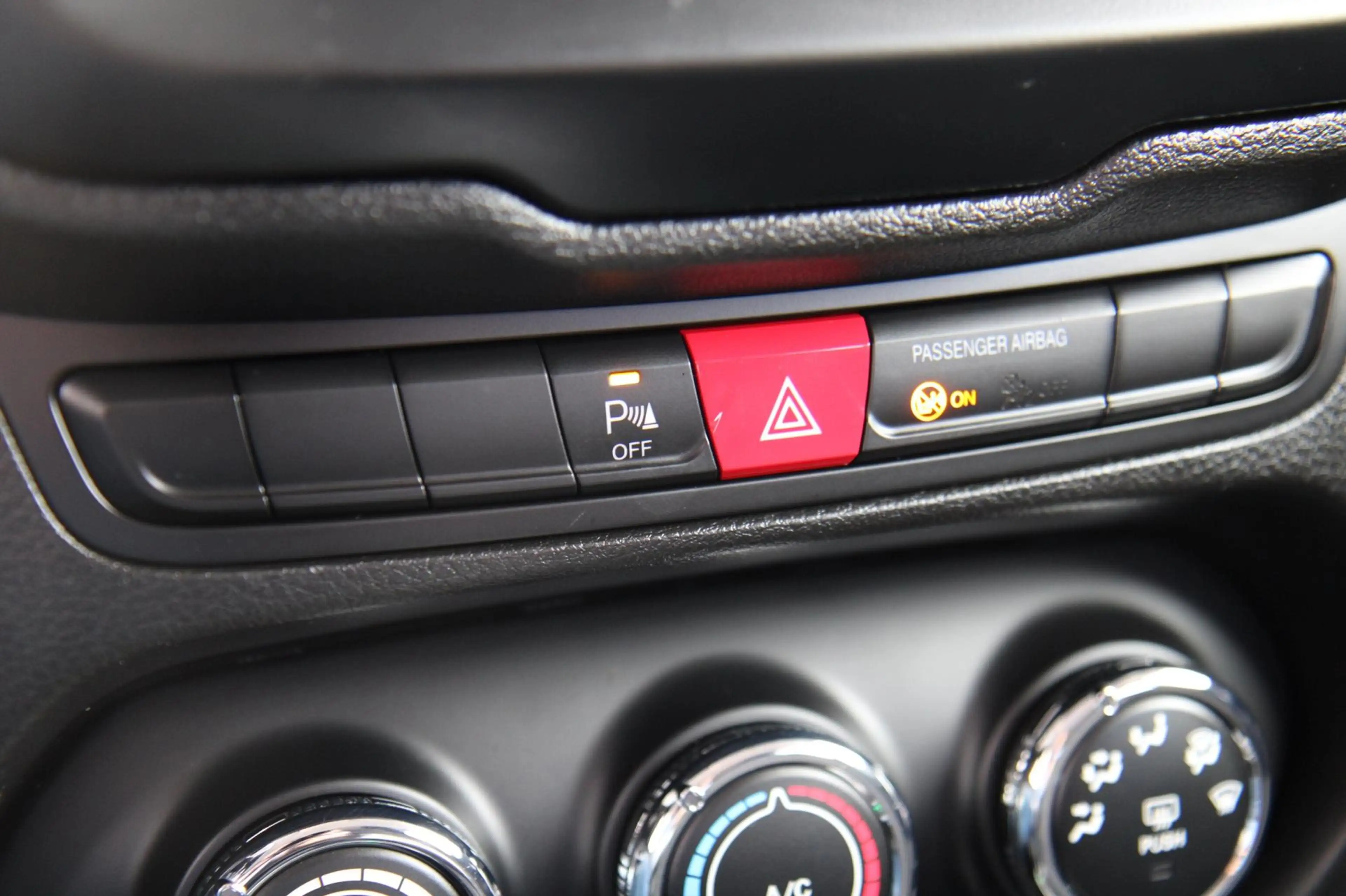 Jeep Renegade 1.4 MultiAir Automaat 140PK trekhaak luxe !! — photo 25