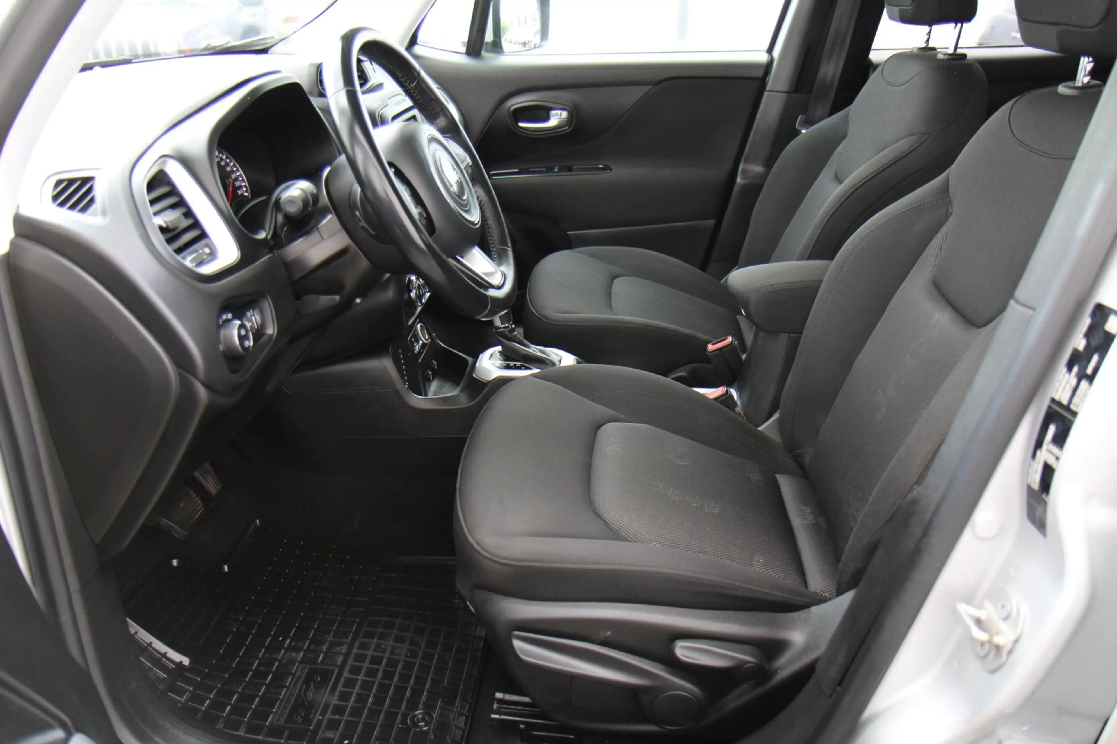 Jeep Renegade 1.4 MultiAir Automaat 140PK trekhaak luxe !! — photo 7