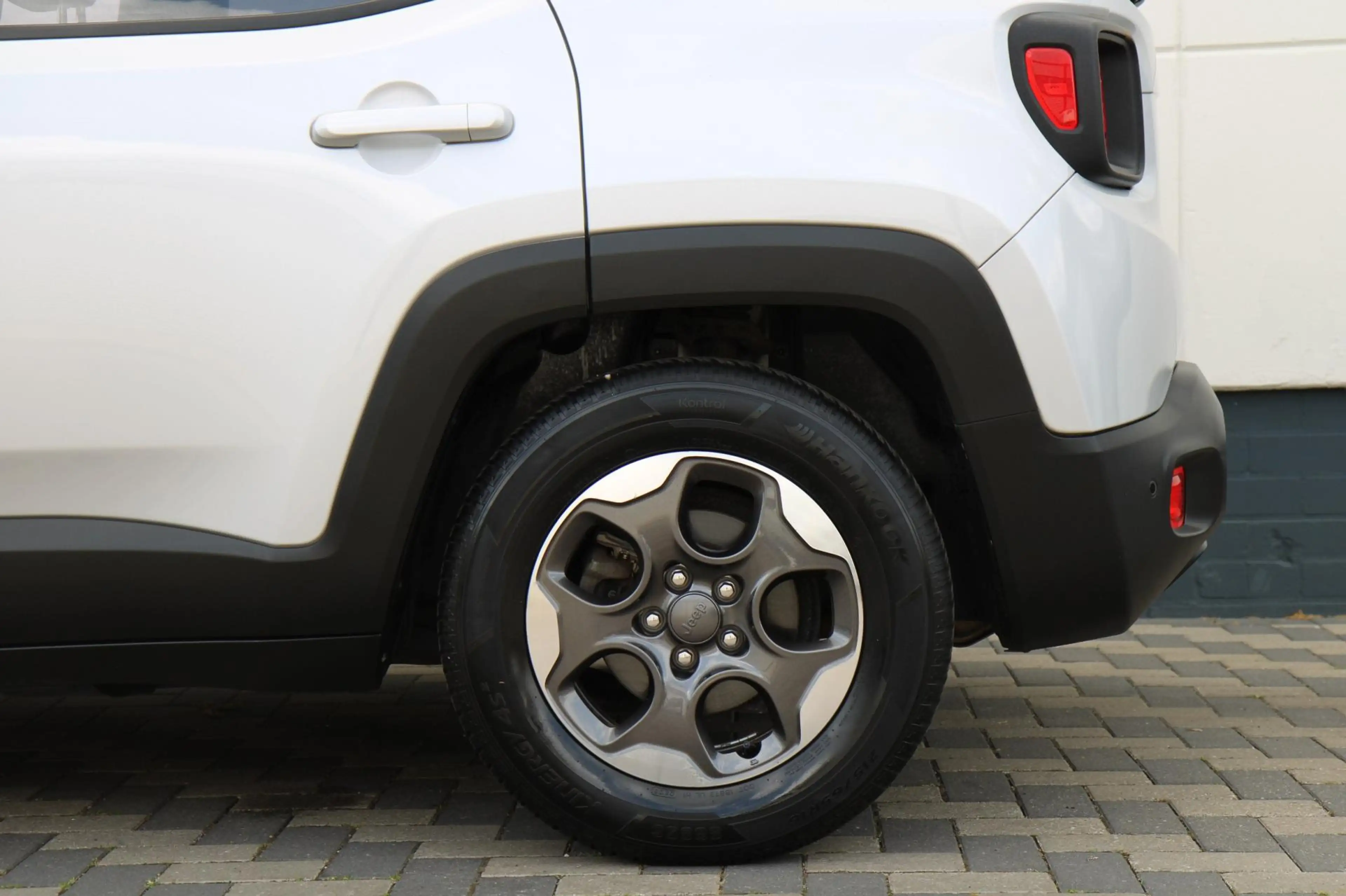 Jeep Renegade 1.4 MultiAir Automaat 140PK trekhaak luxe !! — photo 47