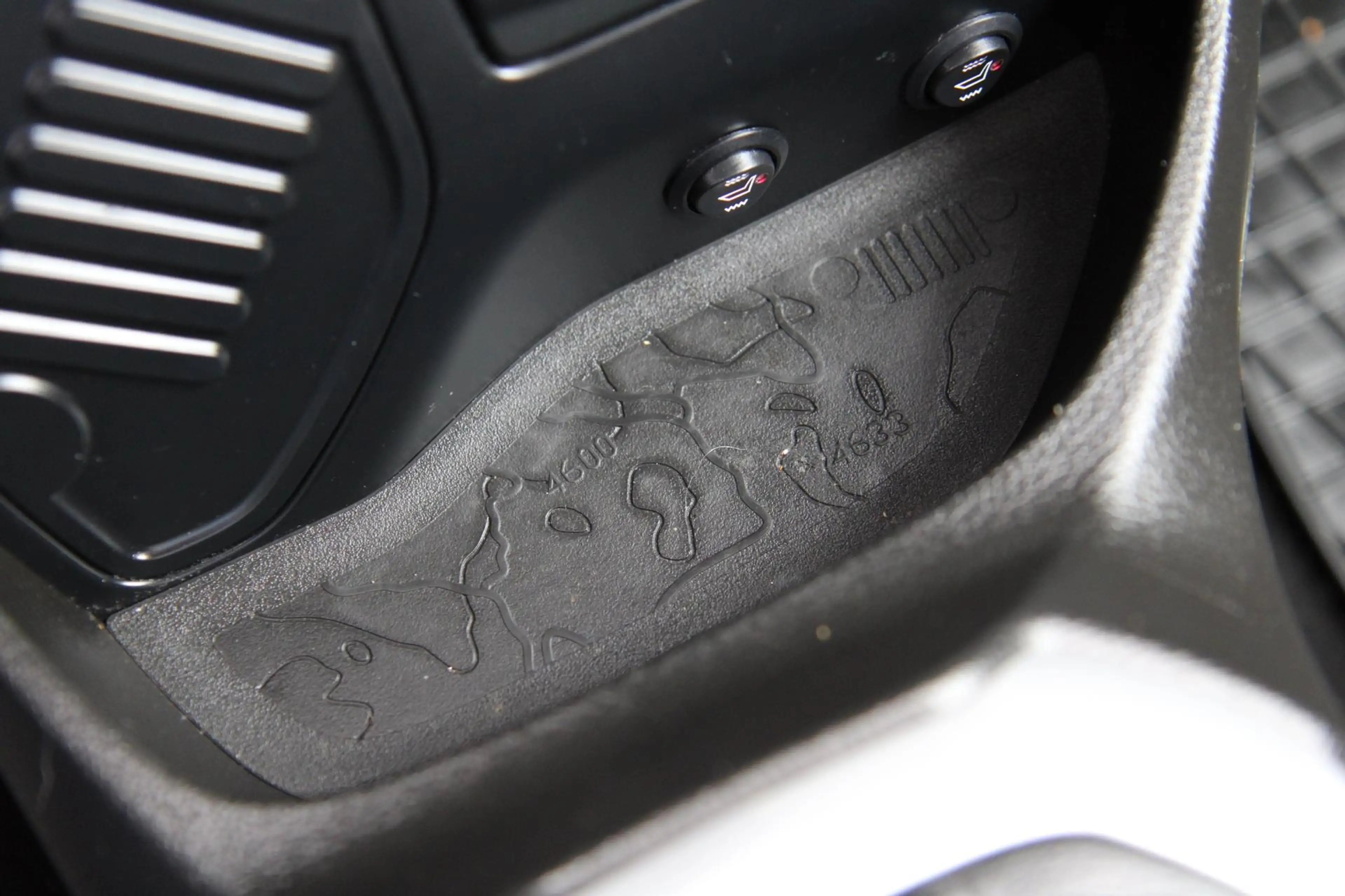 Jeep Renegade 1.4 MultiAir Automaat 140PK trekhaak luxe !! — photo 29