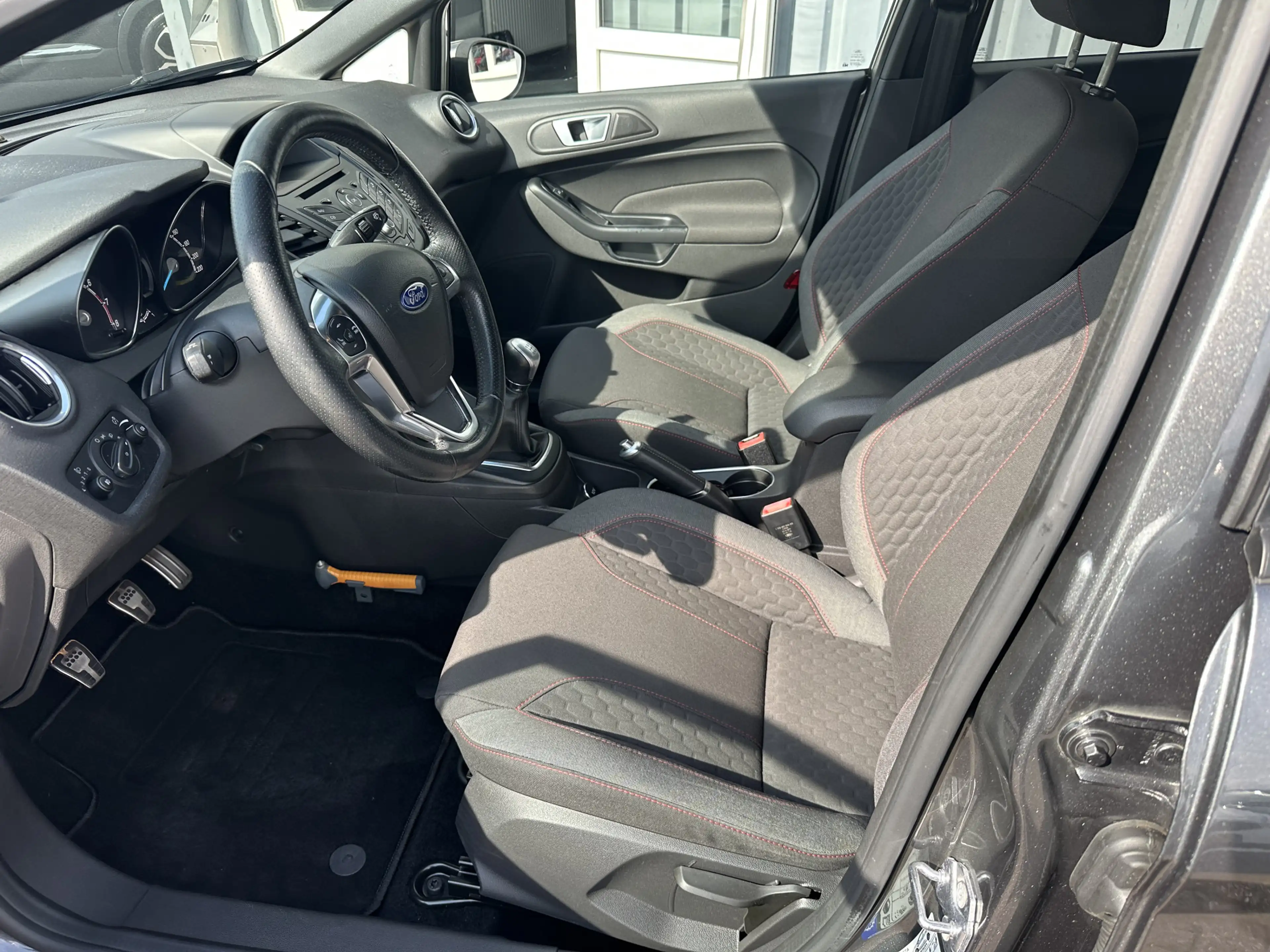 Ford Fiesta 1.0 EcoBoost ST Line — photo 4