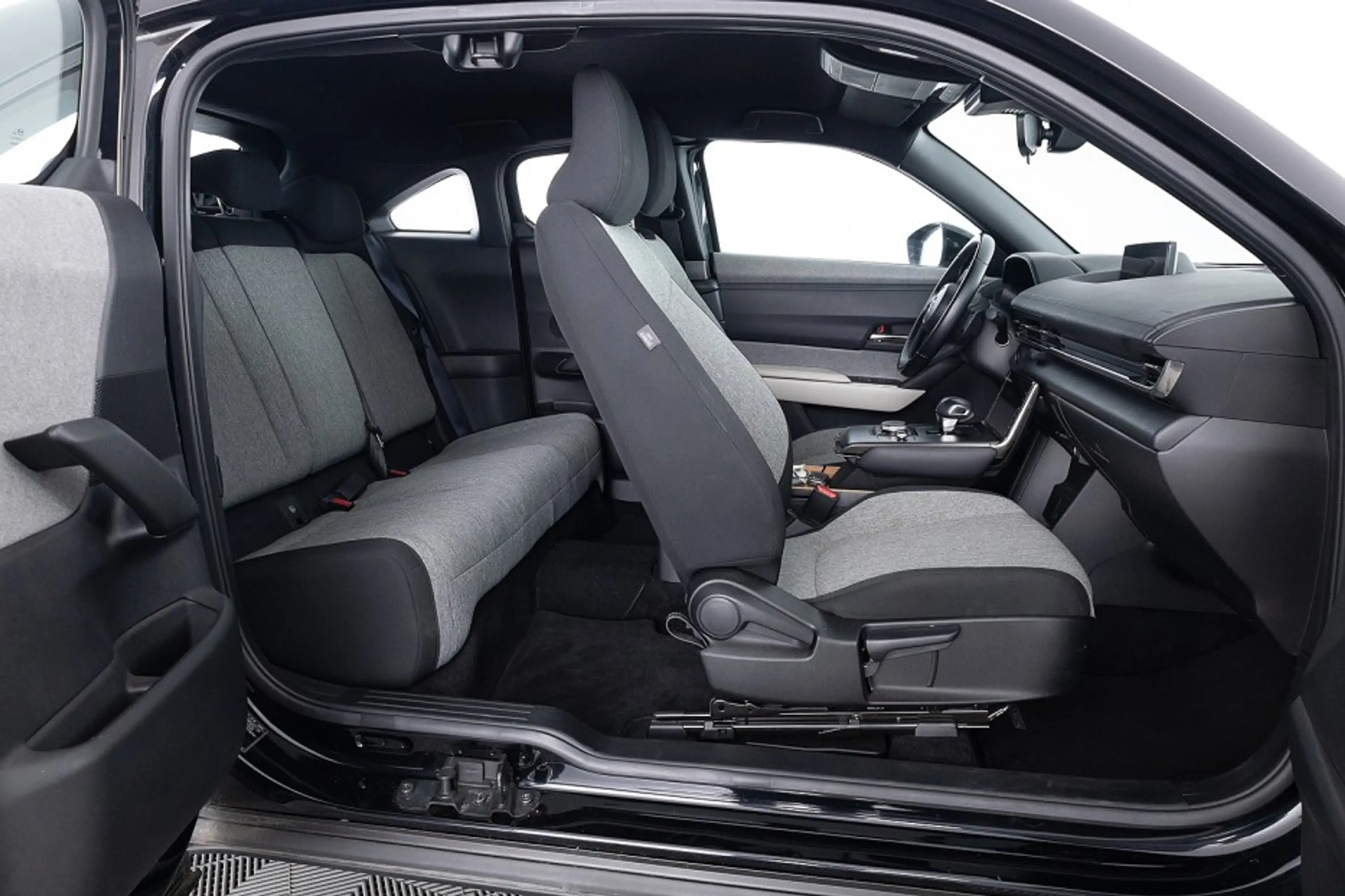 Mazda MX-30 e-SkyActiv EV 145 Prime-line 36 kWh — photo 6