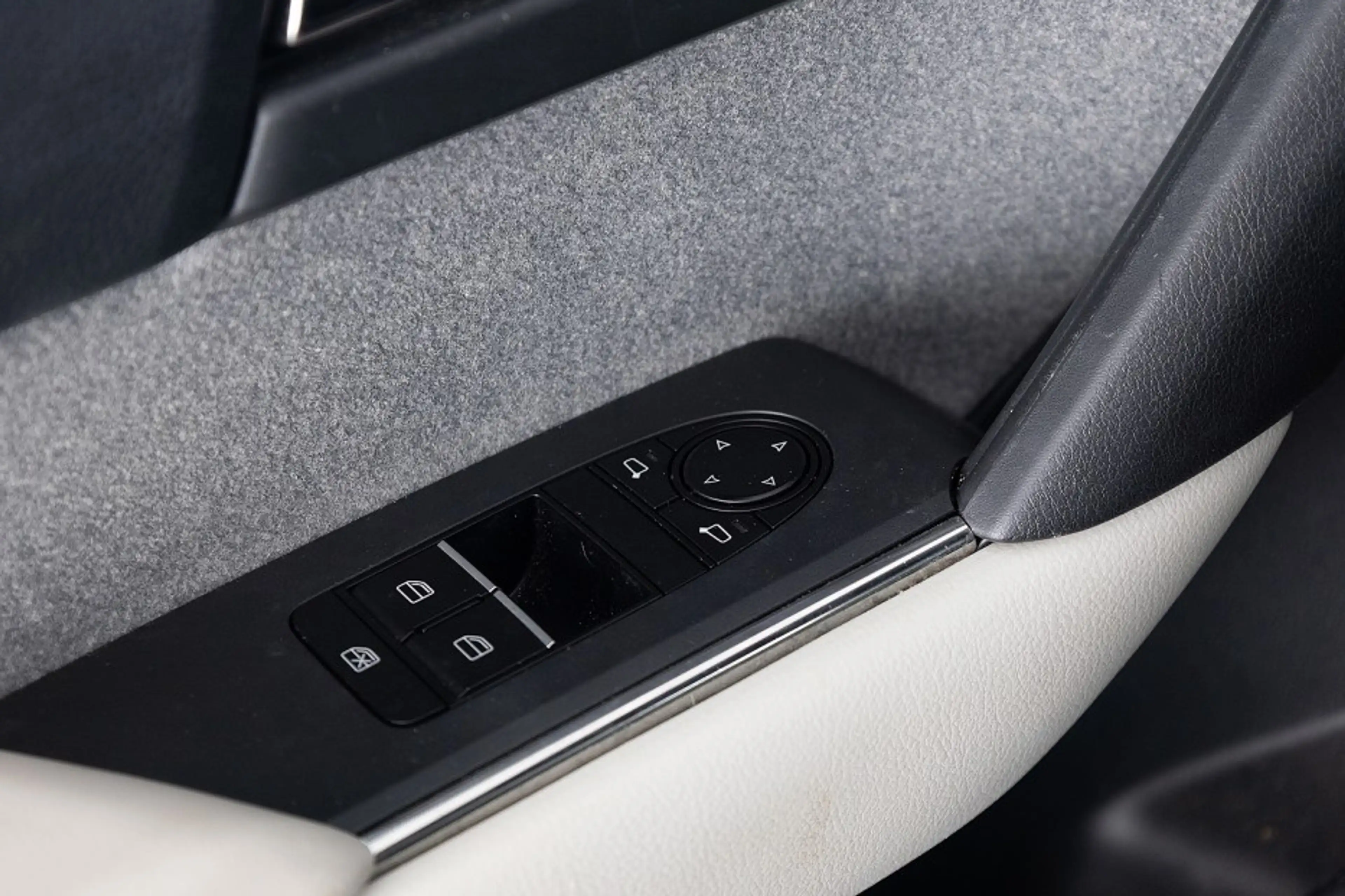 Mazda MX-30 e-SkyActiv EV 145 Prime-line 36 kWh — photo 7