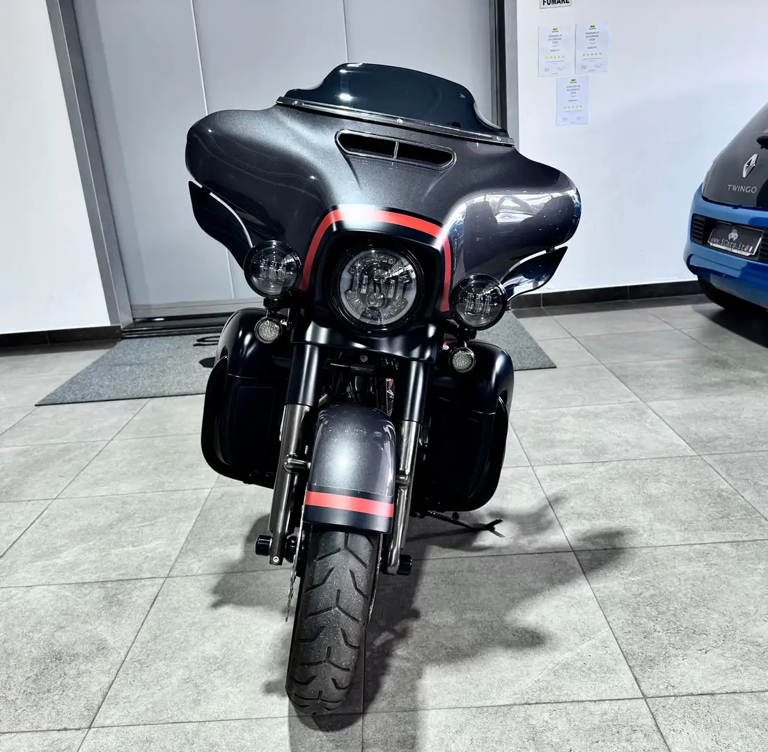 Harley-Davidson CVO Limited Ultra Glide 117 1923cc UNICA STRAFULL Gris - 2