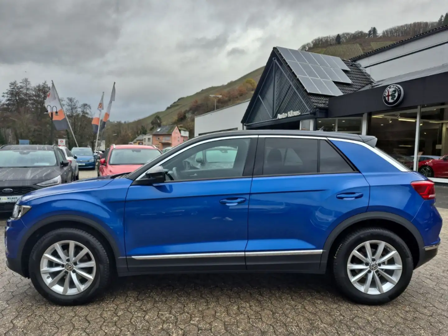 Volkswagen T-Roc 1.5 Sport AHK abn. CarPlay PDC RFK Blau - 2