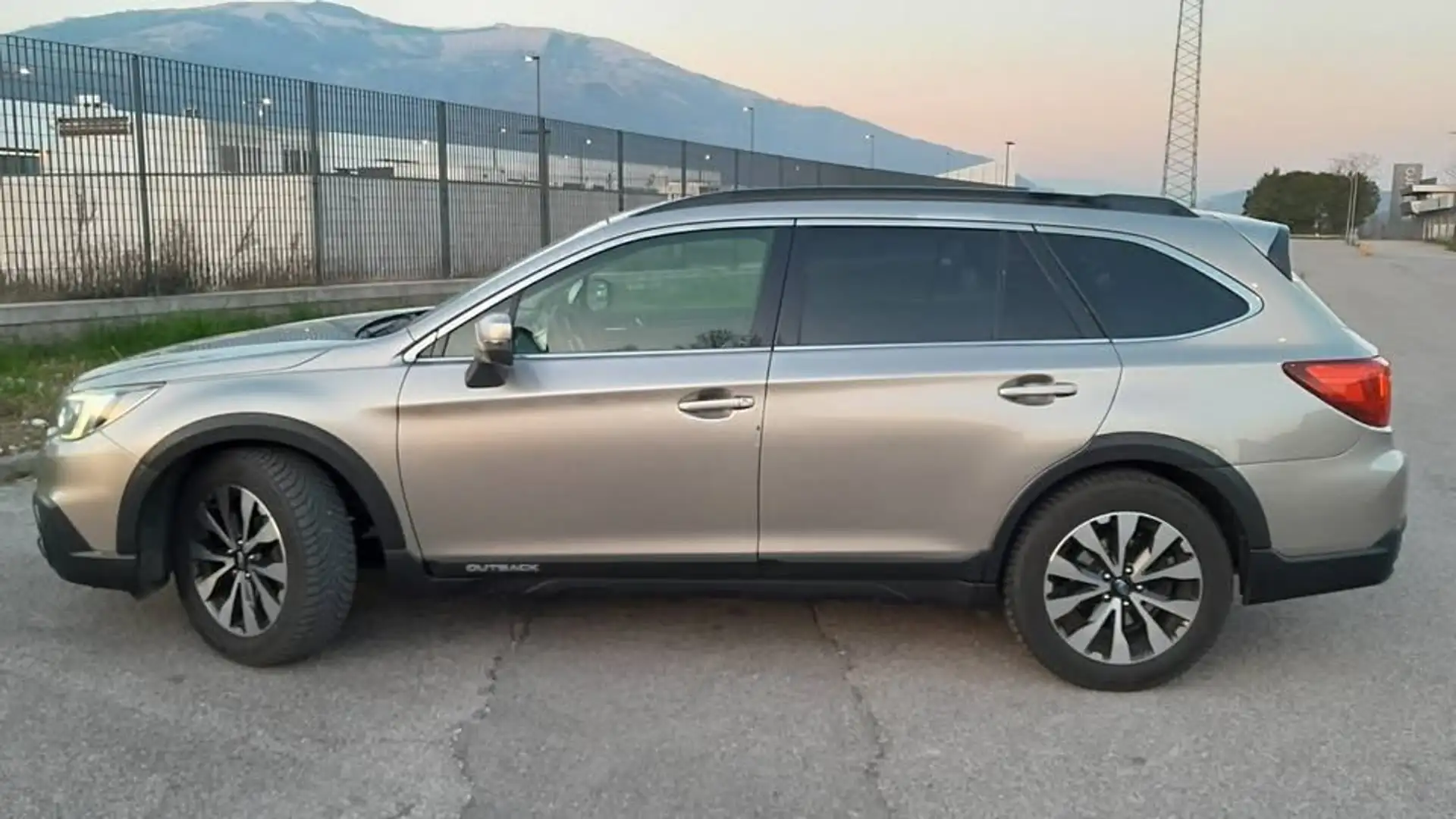 Subaru OUTBACK Outback+V+2015+2.0d+Unlimited+lineartronic Bronzo - 1