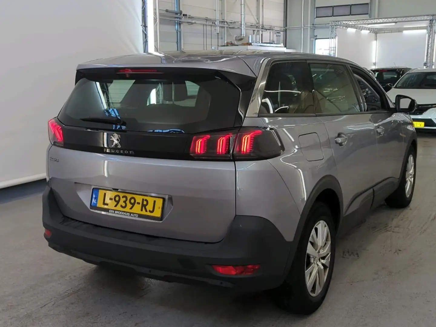 Peugeot 5008 1.2 Active NL-Auto |1e Eigenaar| NAP| 7-Persoons| Grijs - 2
