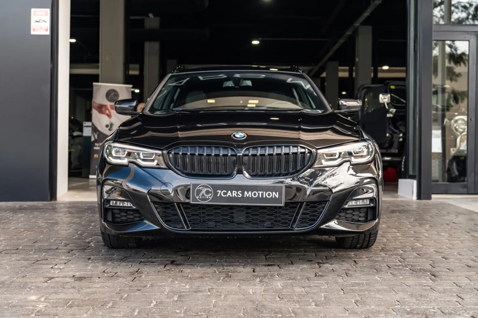 BMW 320 320dA Touring Schwarz - 2