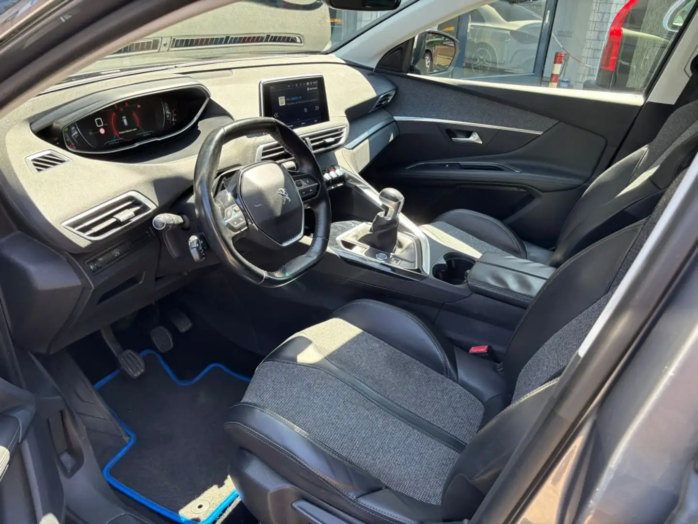 Peugeot 3008 1.2 PureT. Trekhaak Airco Distri VV Beurt Grijs - 2