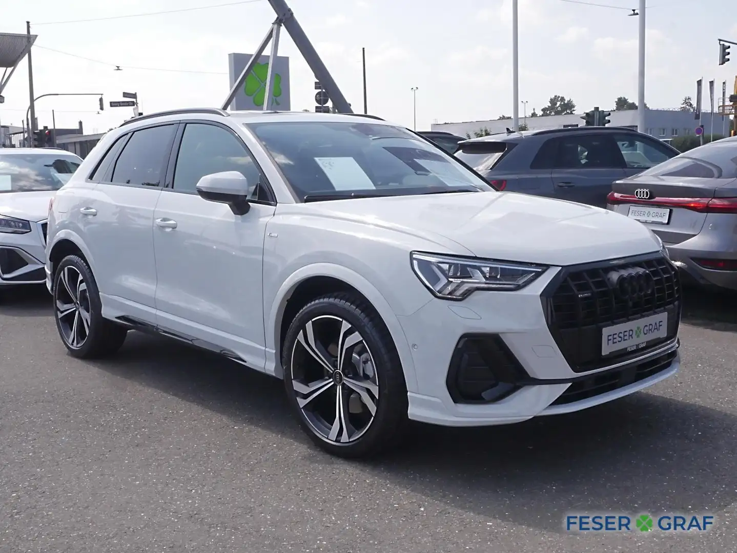 Audi Q3 S line 40 TDI qu. 142kW S tronic AHK Pano Weiß - 2
