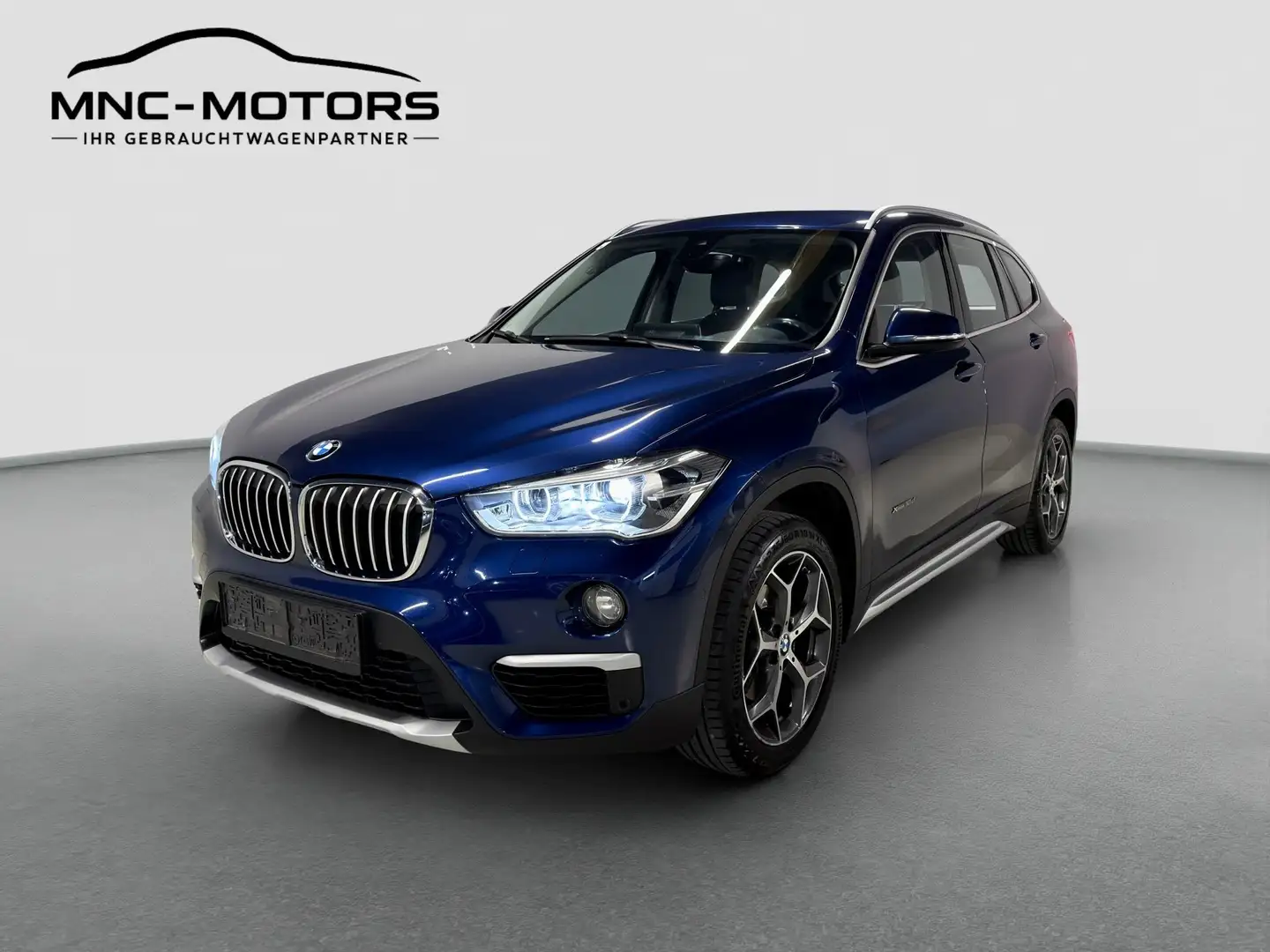 BMW X1 xDrive18d xLine Sportline RFK Driving Ambiente LED Blau - 1