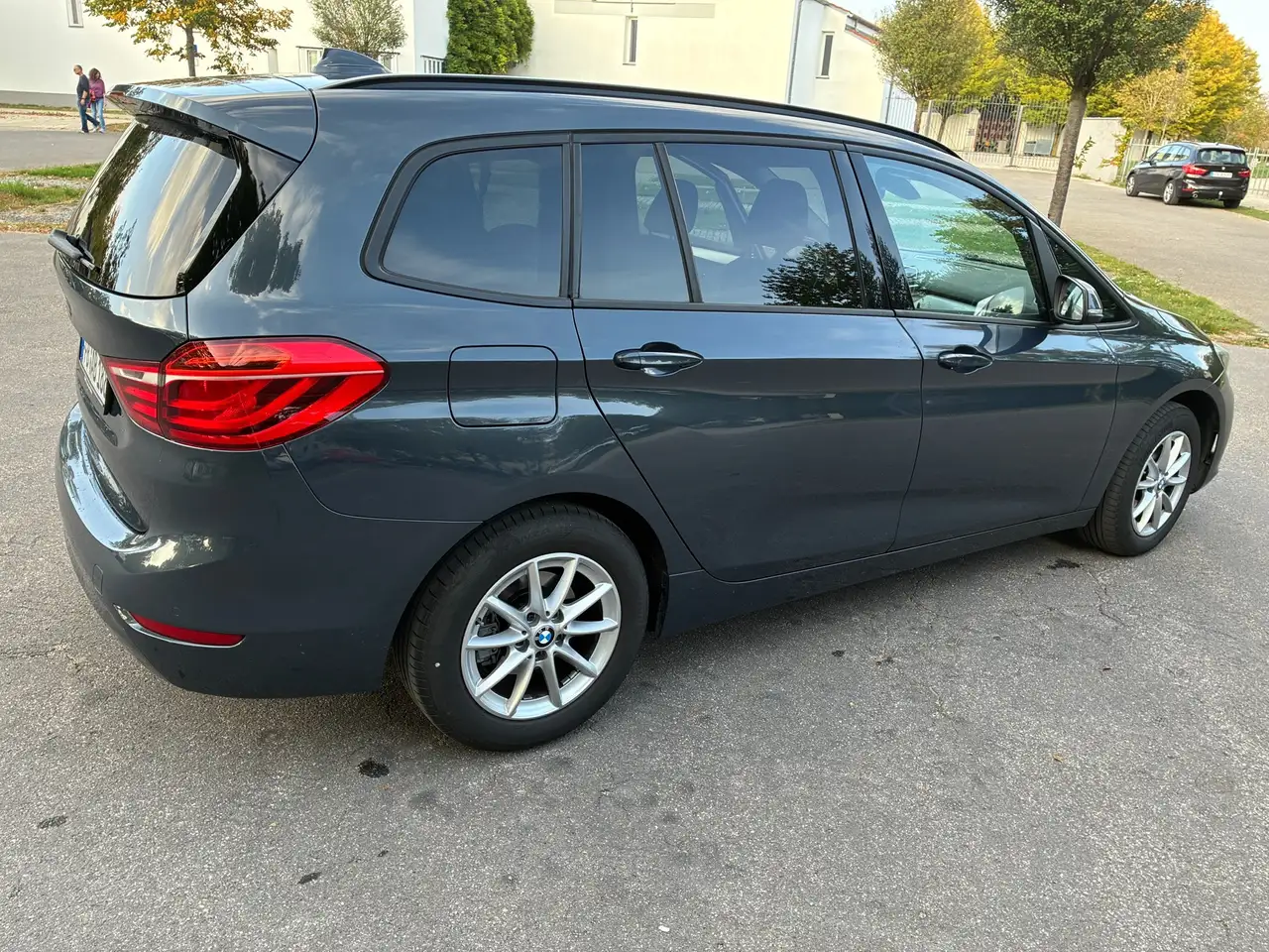 BMW 218 218d Active Tourer Advantage — photo 1 of 15