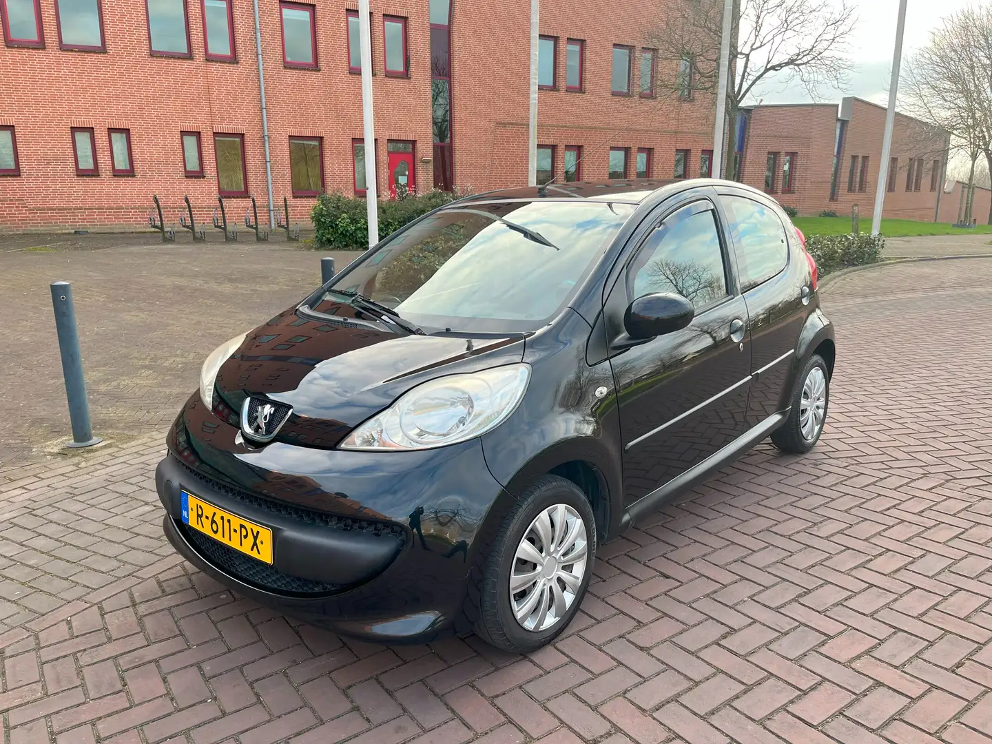 Peugeot 107 107 1.0-12V XR Airco, nieuwe koppeling Fekete - 1