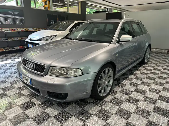 Audi RS4 Avant 2.7 bi-turbo