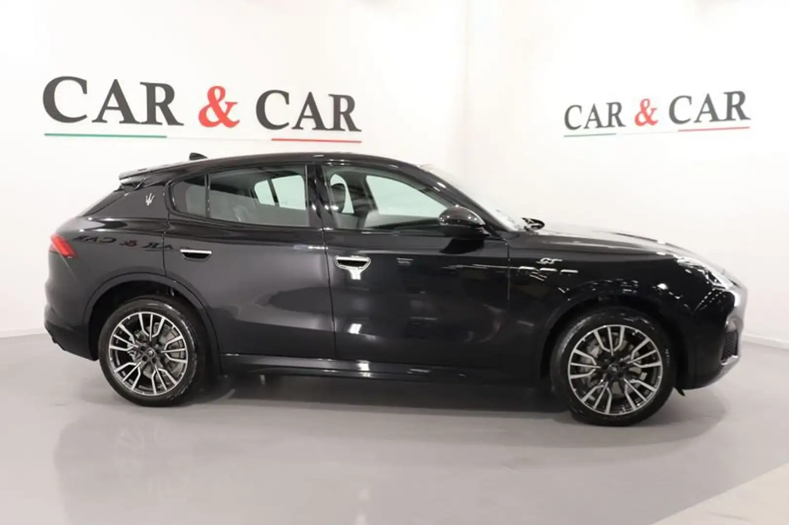 Maserati Grecale 2.0 MHEV GT 250 Nero - 2