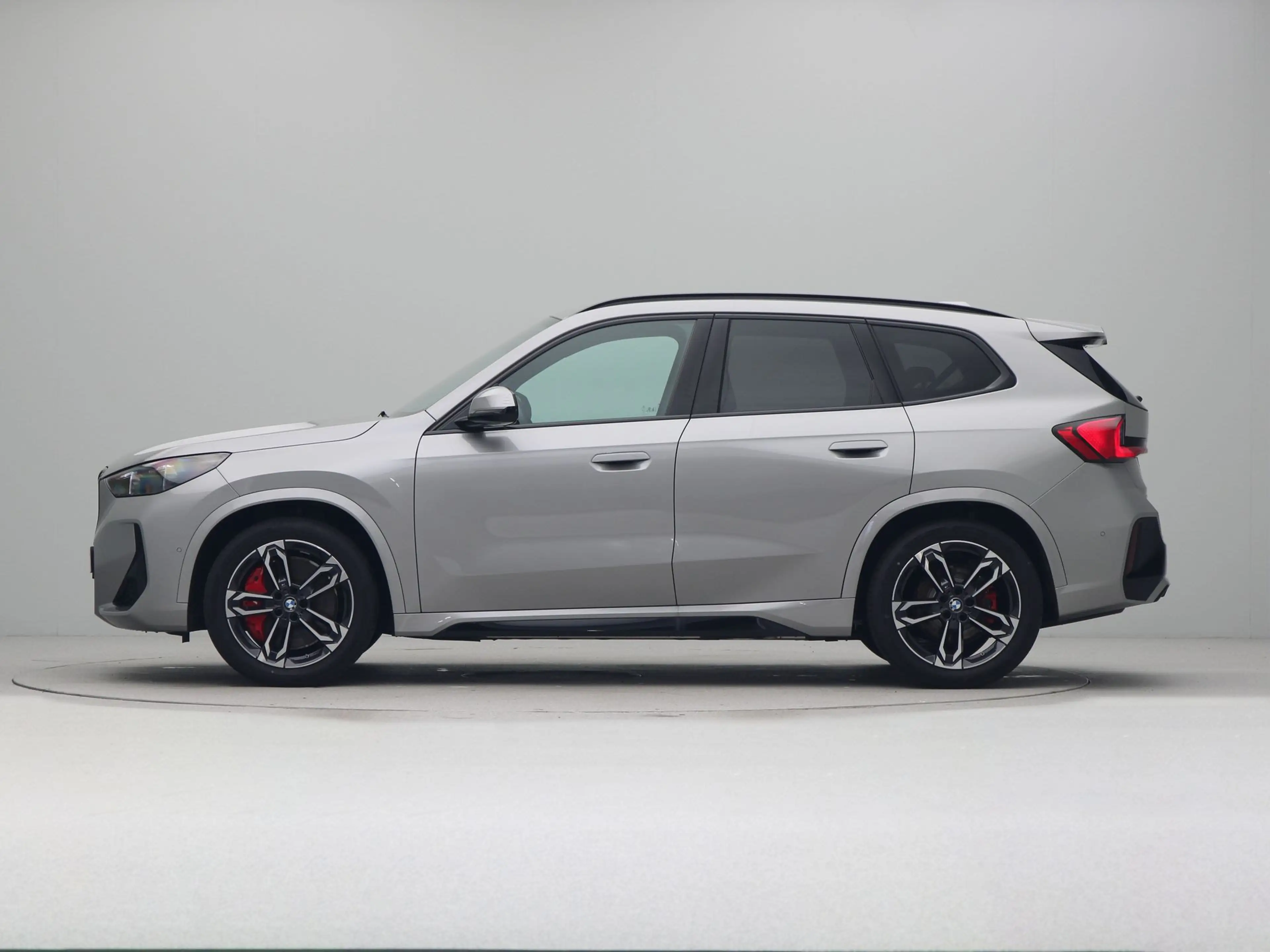 BMW iX1 xDrive30 67 kWh — photo 11